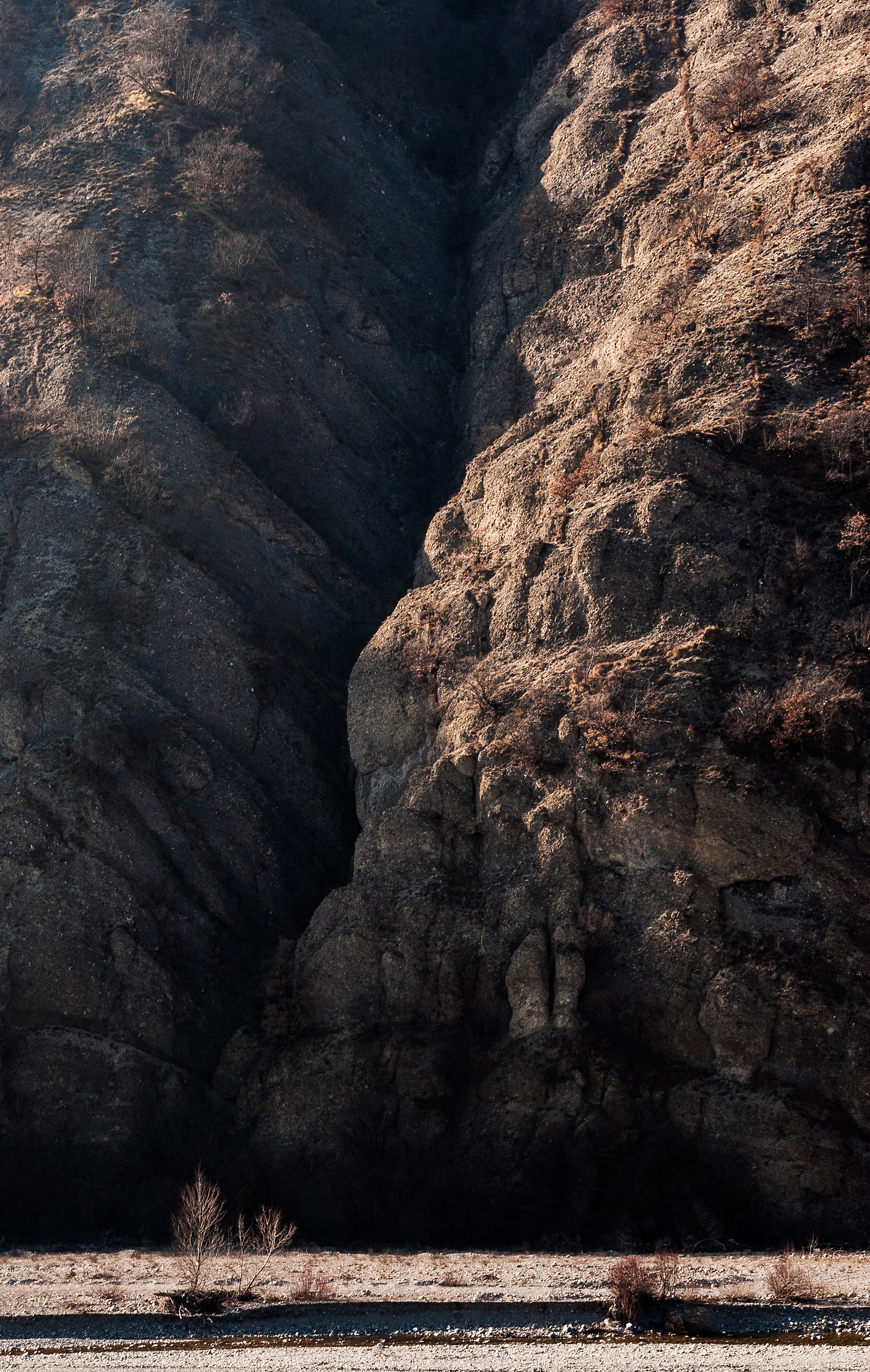 Fissure in Cantalupo (to)