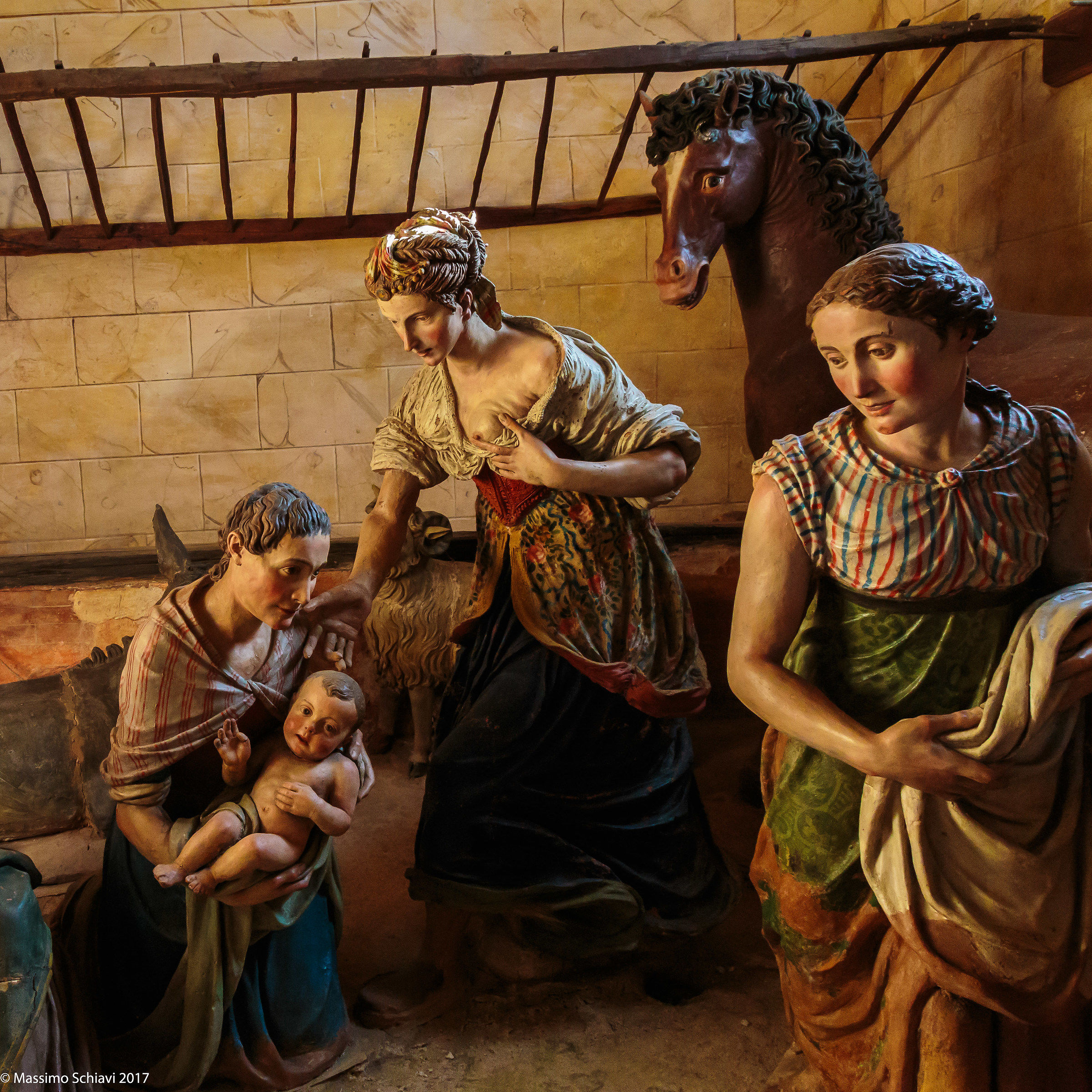 Sacro Monte di Orta-Statue inside a chapel.