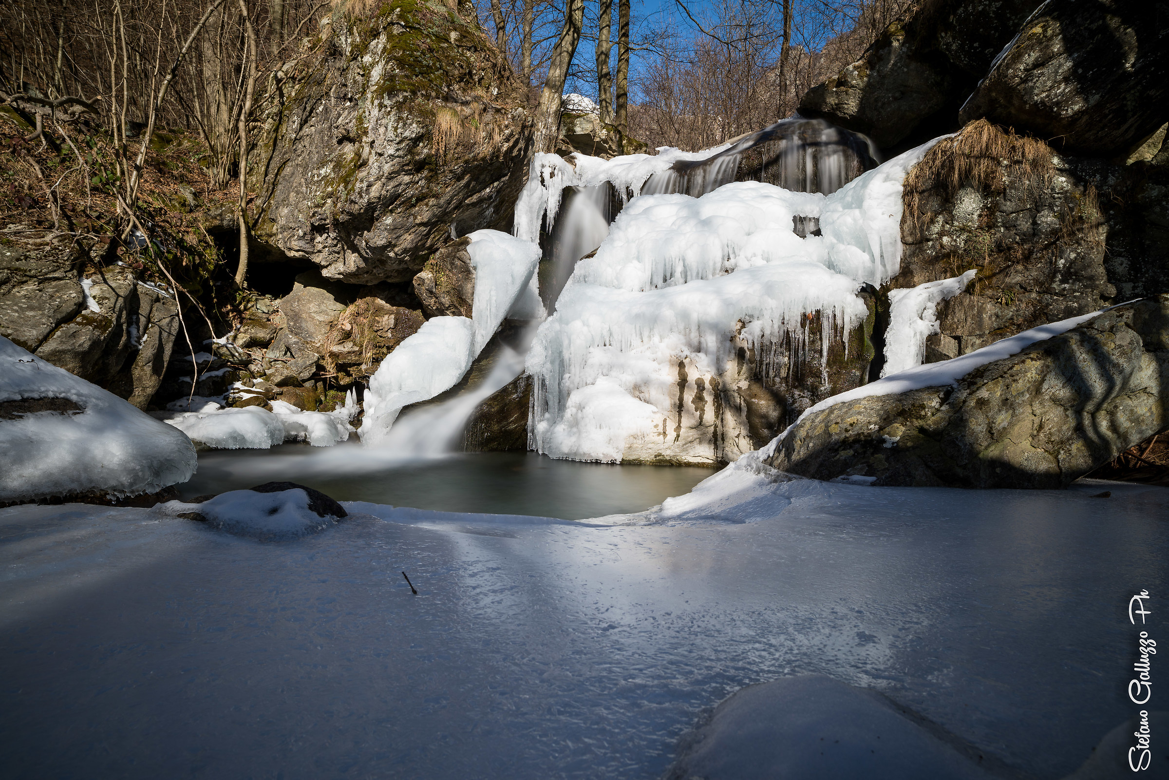 Ice climbing in long exposure 2