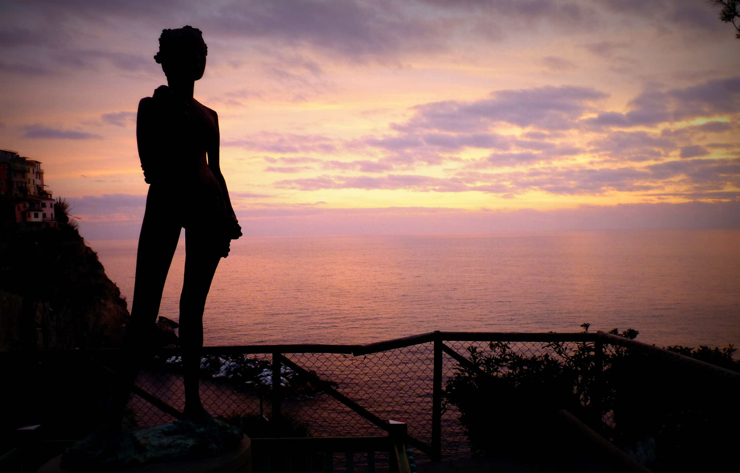 la donna dell'uva al tramonto(Manarola)