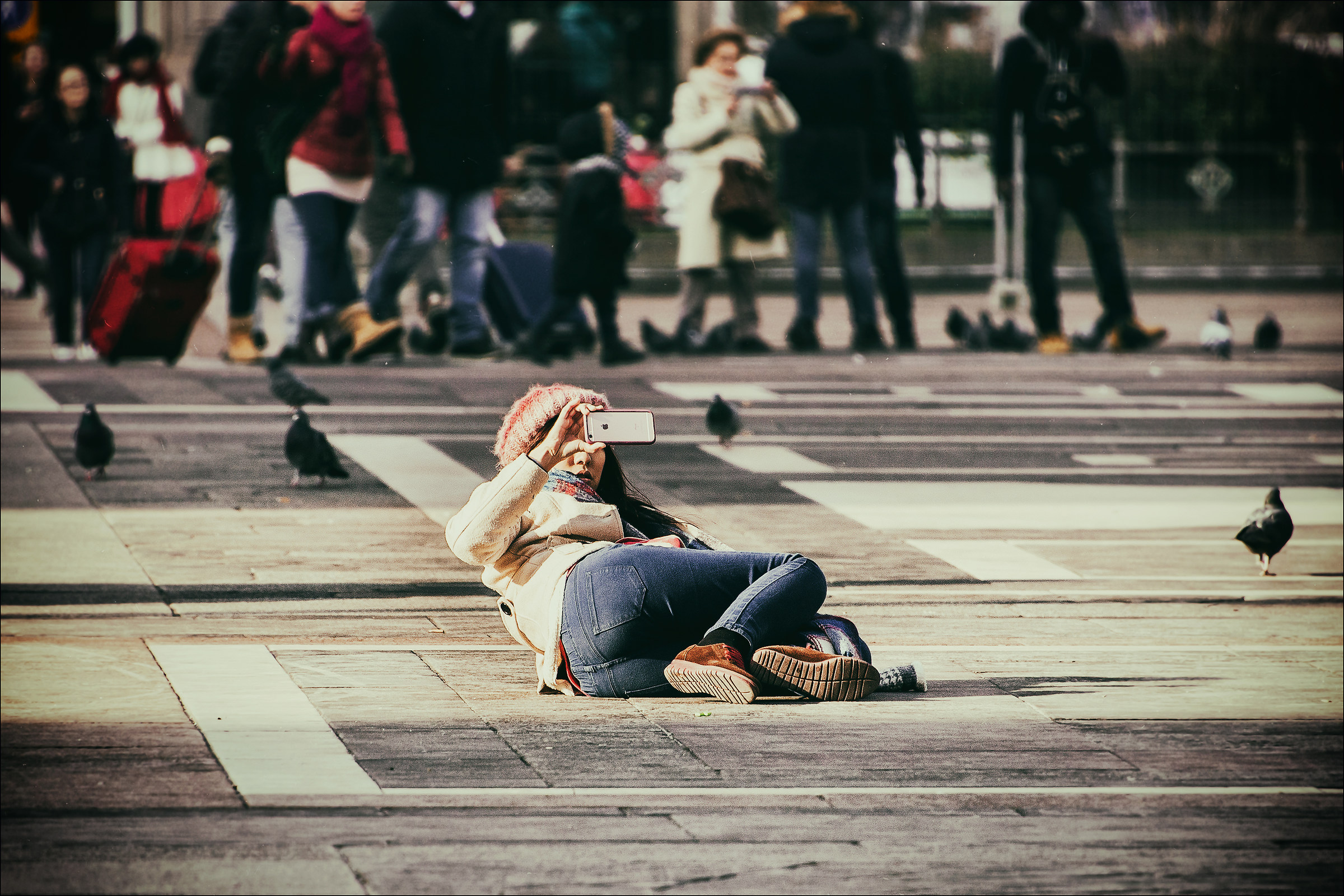 Strani espedienti per farsi un selfie...