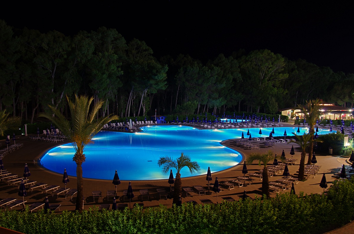 la piscina di notte....