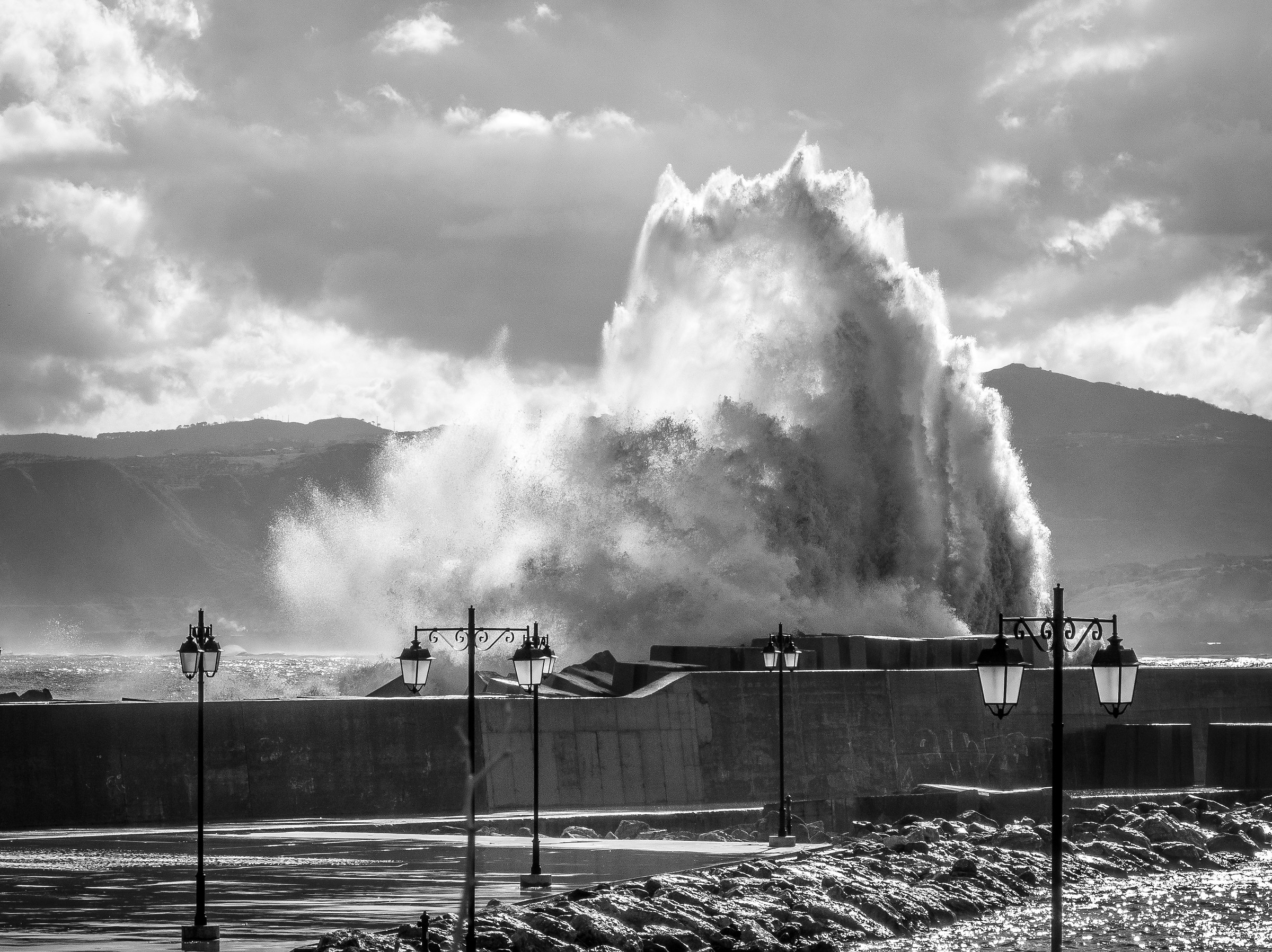 Mare in tempesta sul Porto
