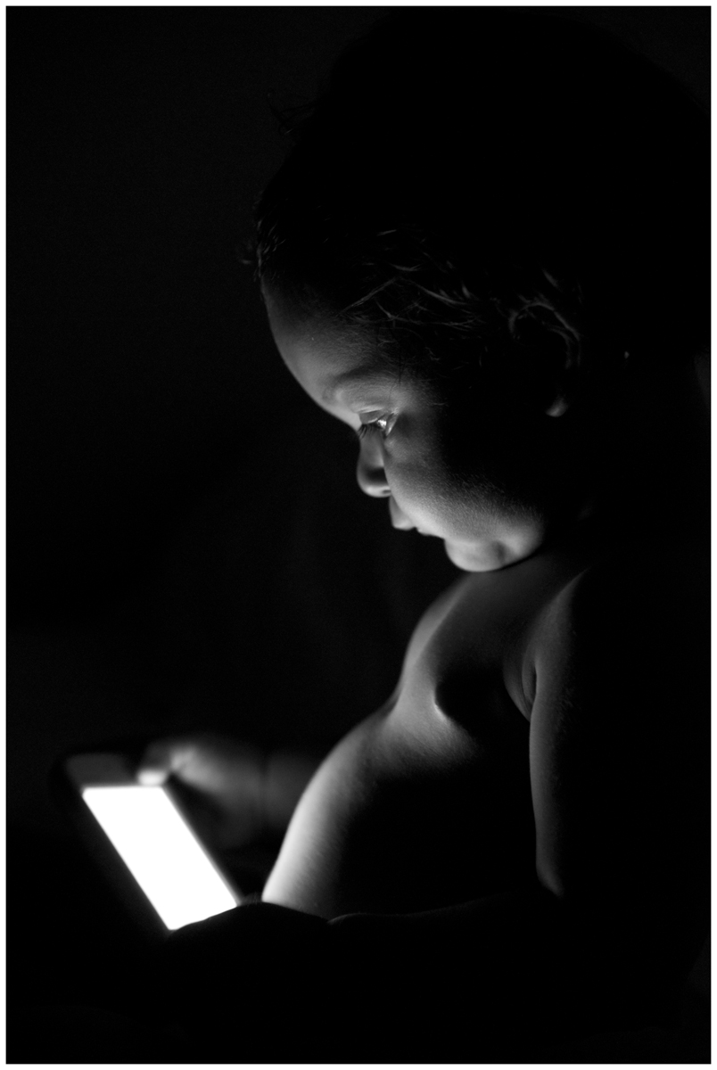 Matilde con il cellulare