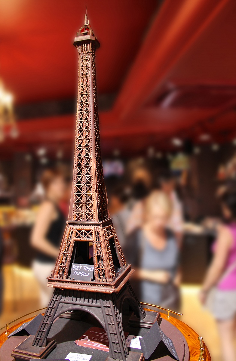 the chocolate tour eiffel