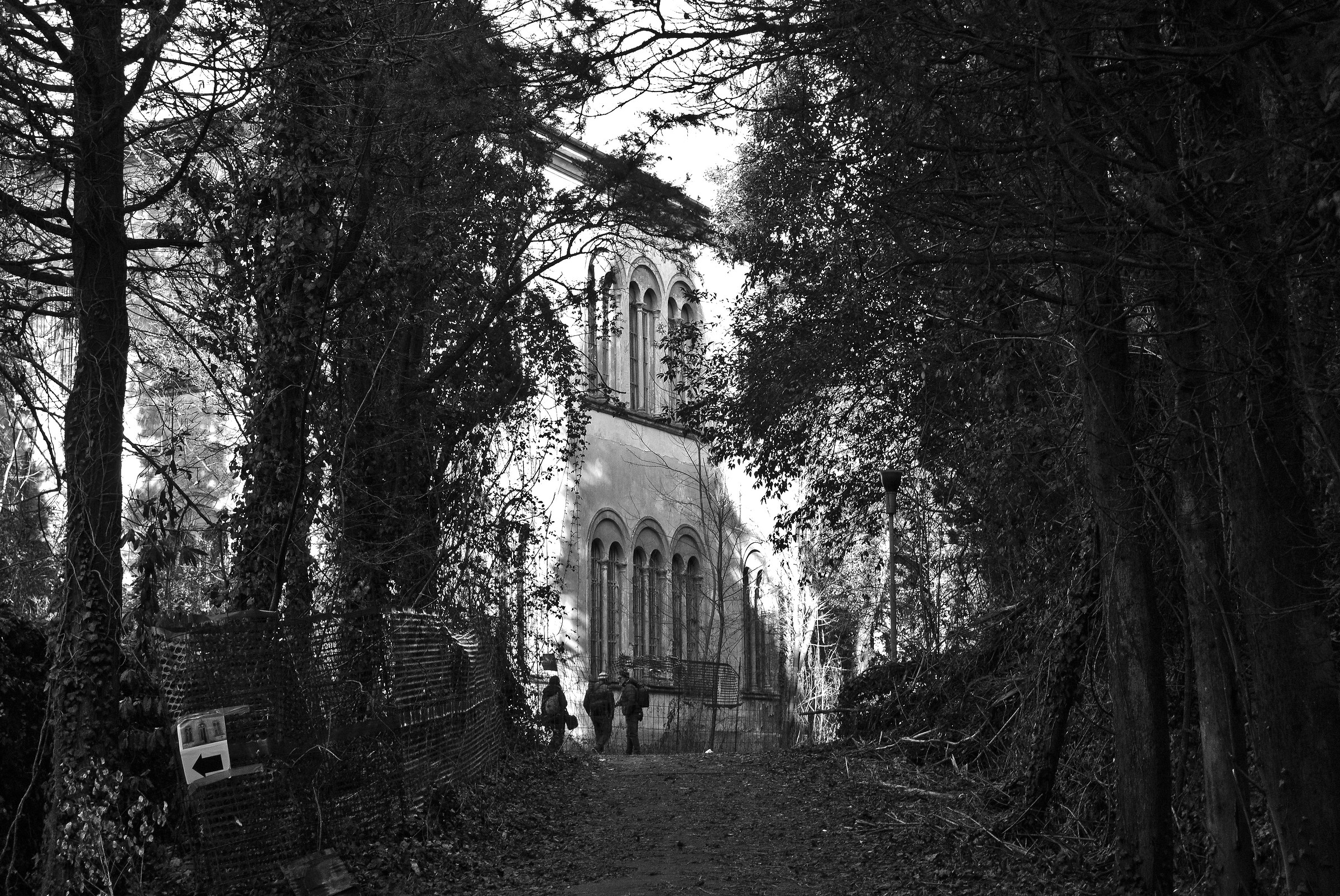 Inside the Walls of Pazzia_padiglione Charcot