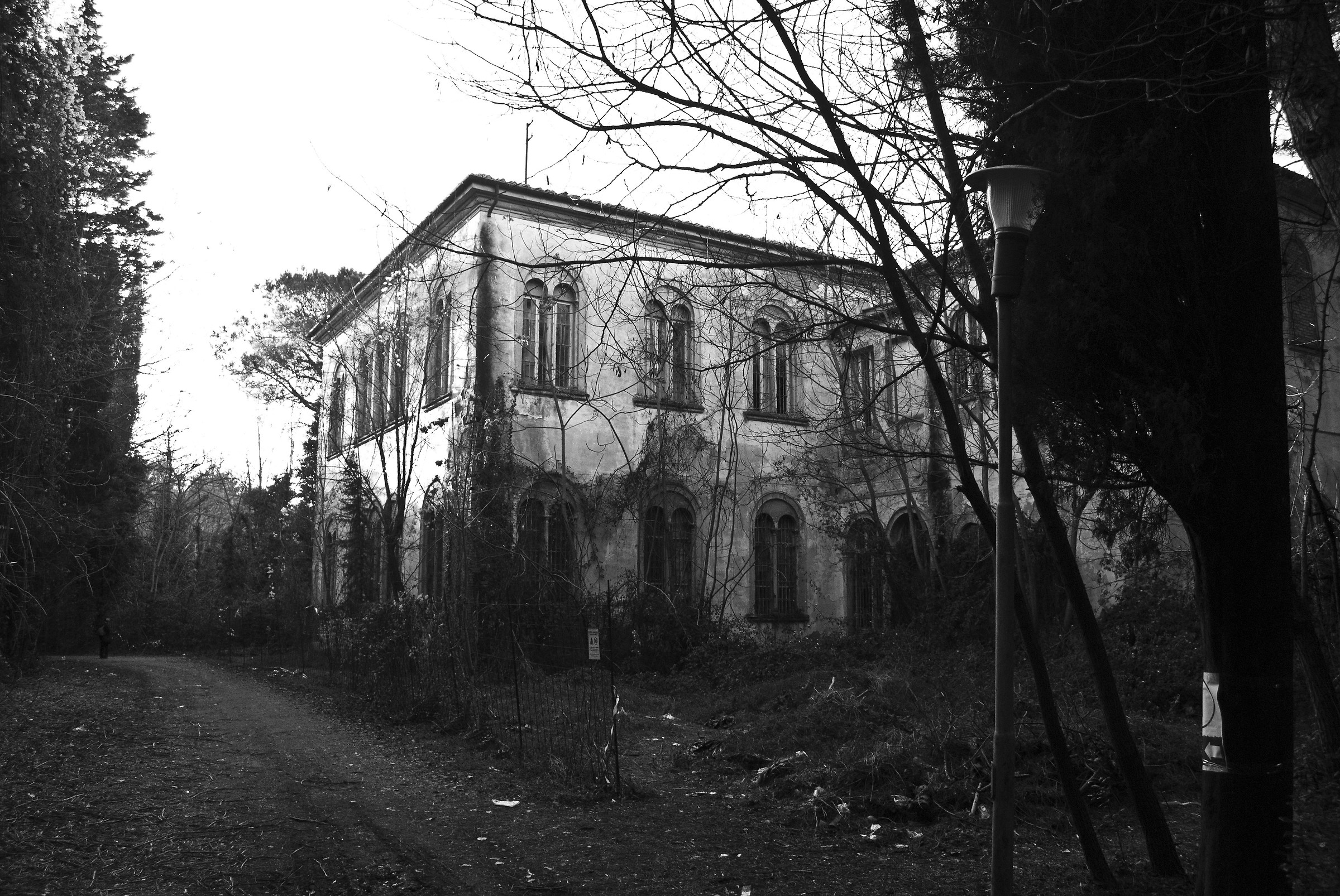 Inside the Walls of Pazzia_padiglione Charchot