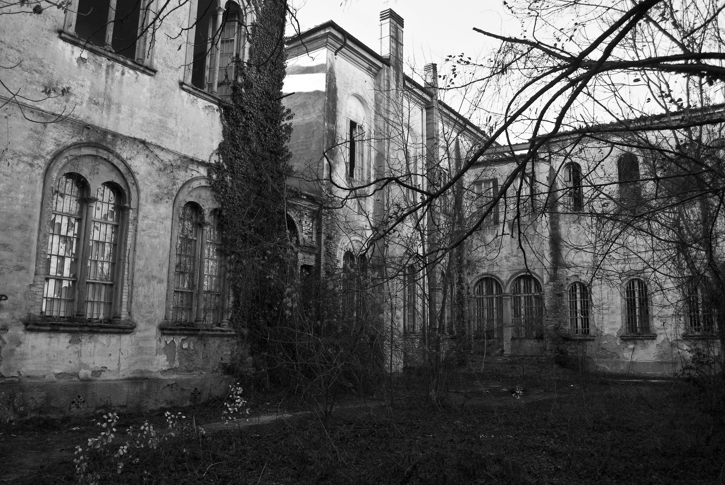 Inside the Walls of Pazzia_padiglione Charchot