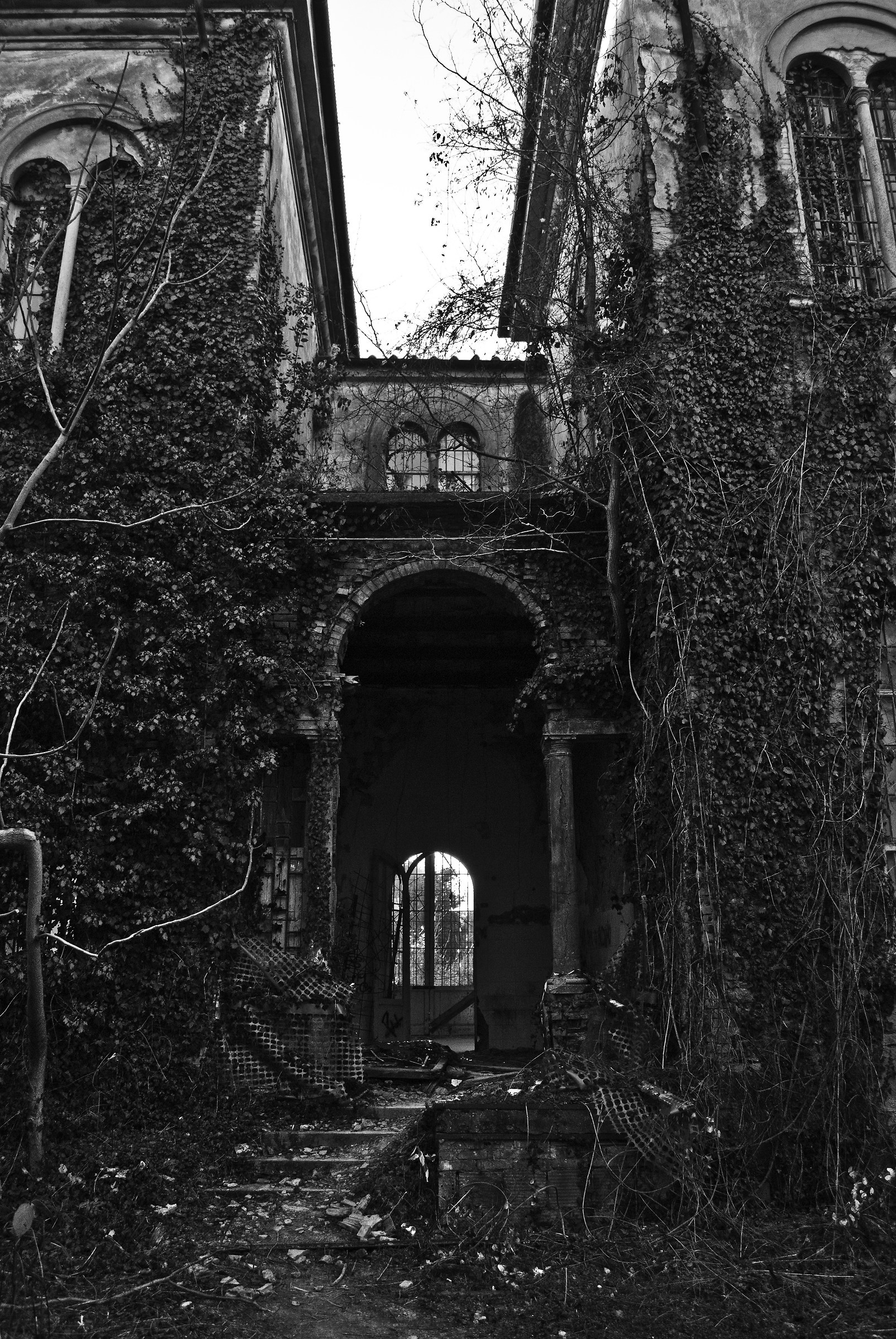 Inside the Walls of Pazzia_padiglione Charchot