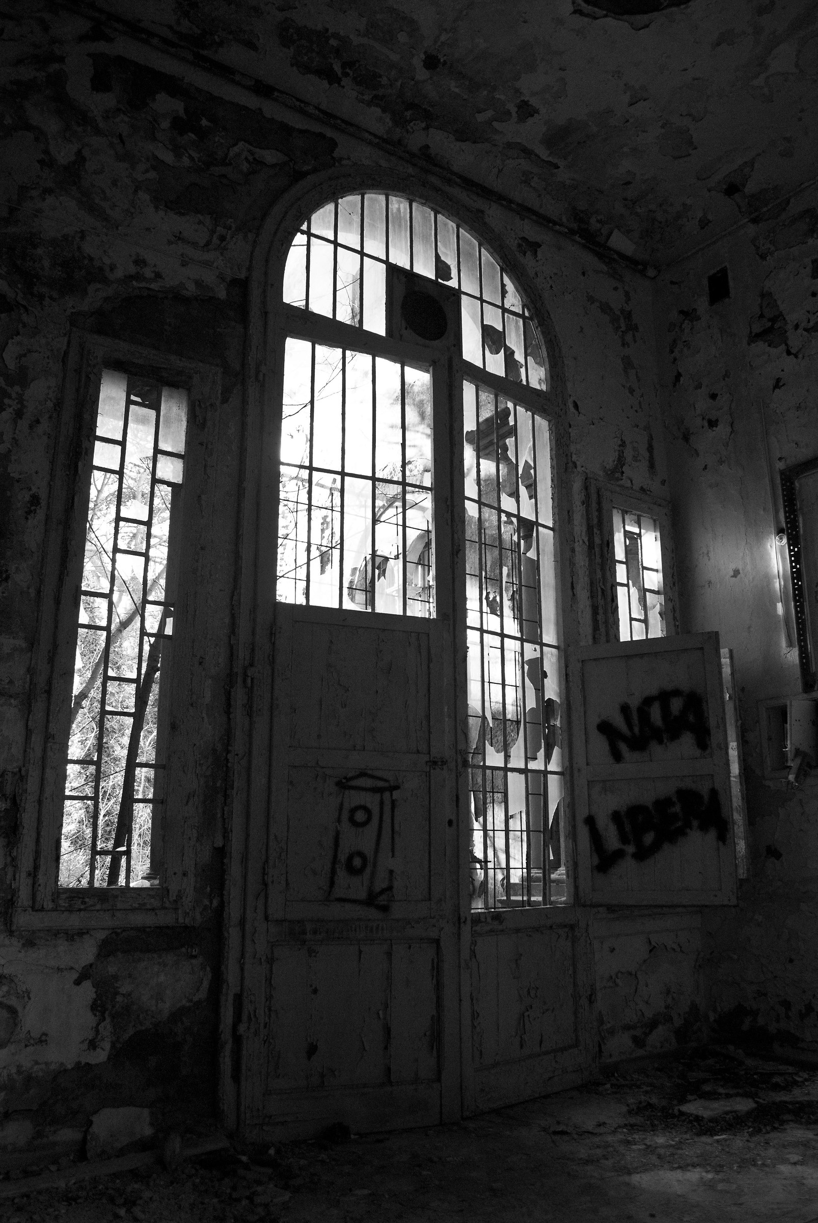 Inside the Walls of Pazzia_padiglione Charchot