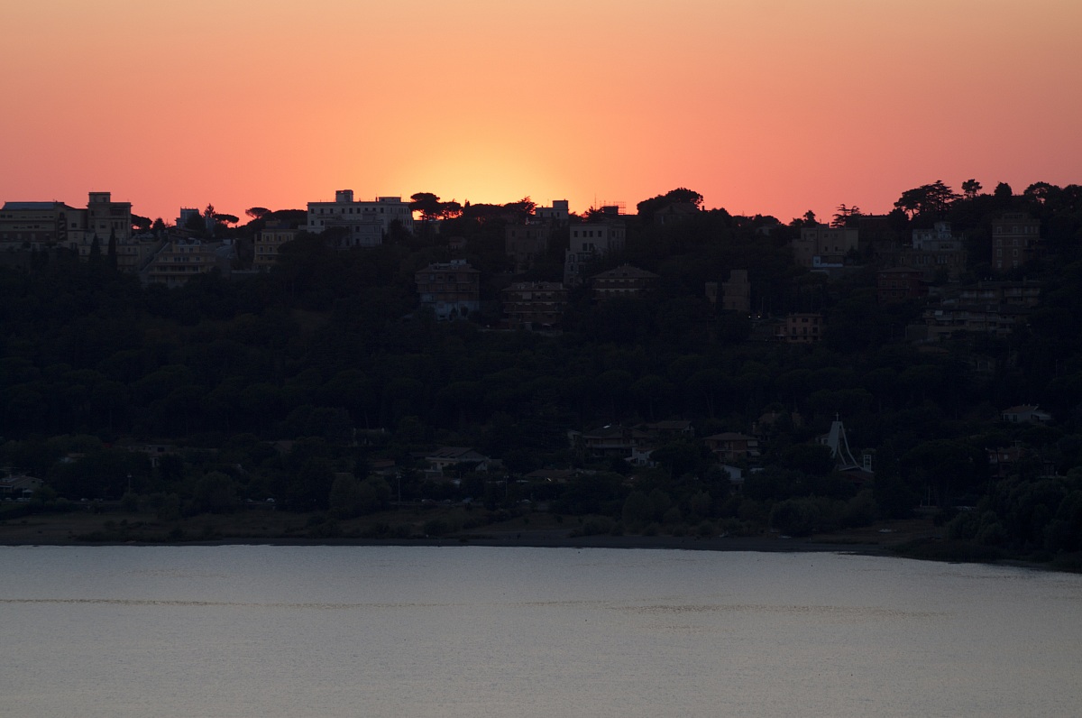 Tramonto sul lago Albano