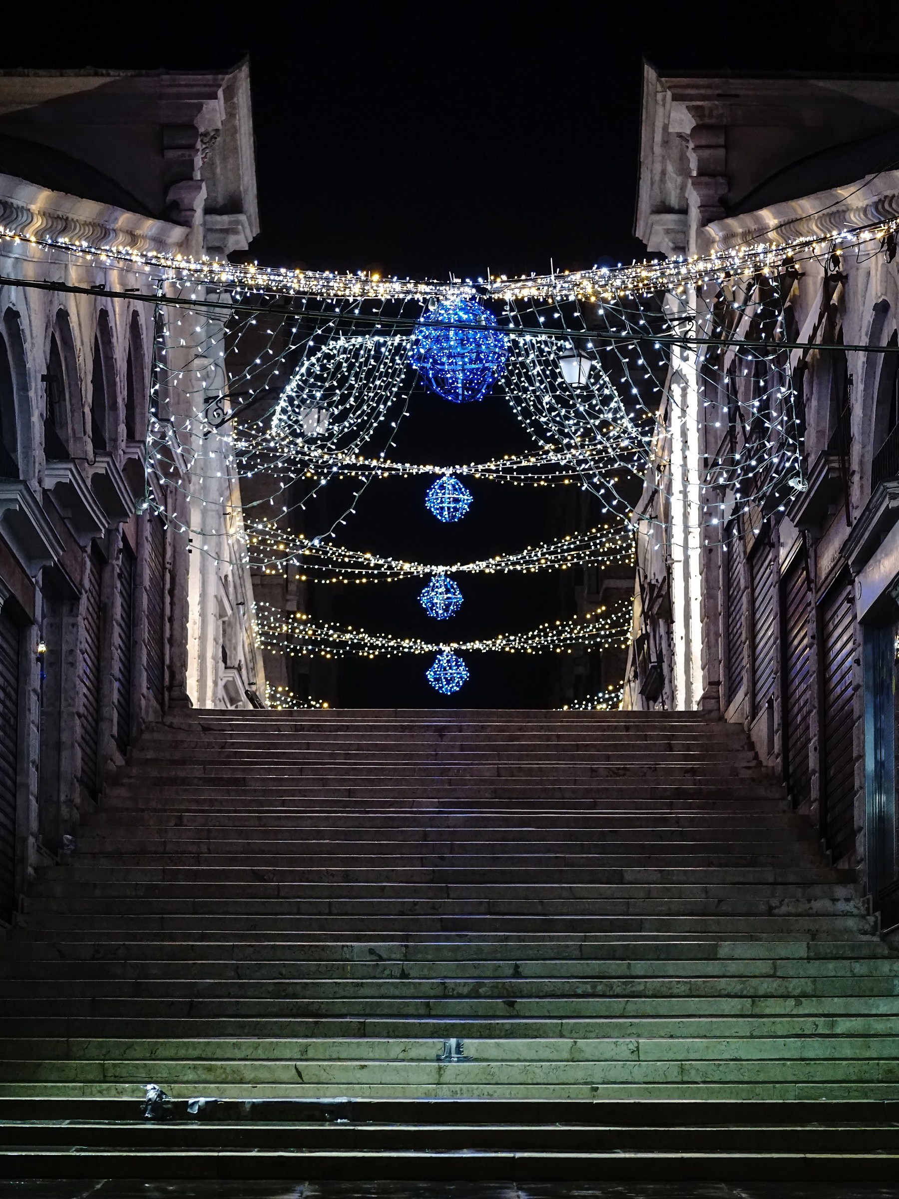 Christmas lights on the Rialto Bridge - 4: 3