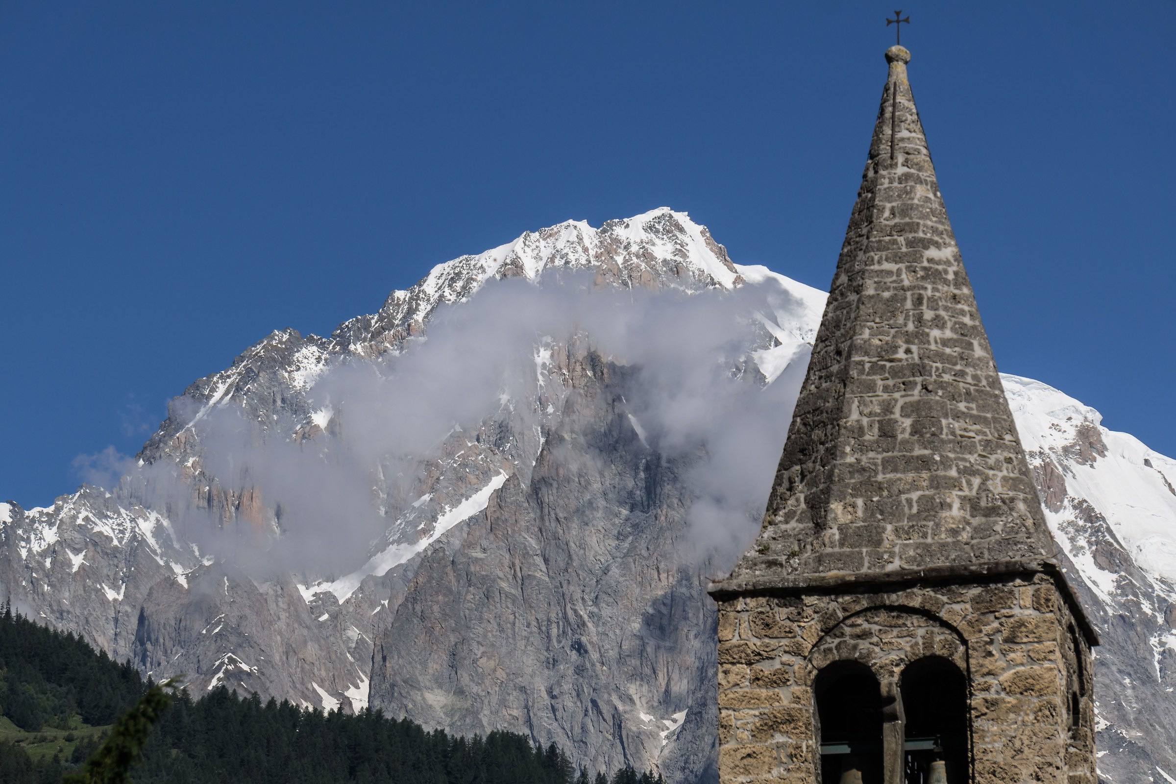 Campanile romanico di Pre-Saint-Didier e Monte Bianco