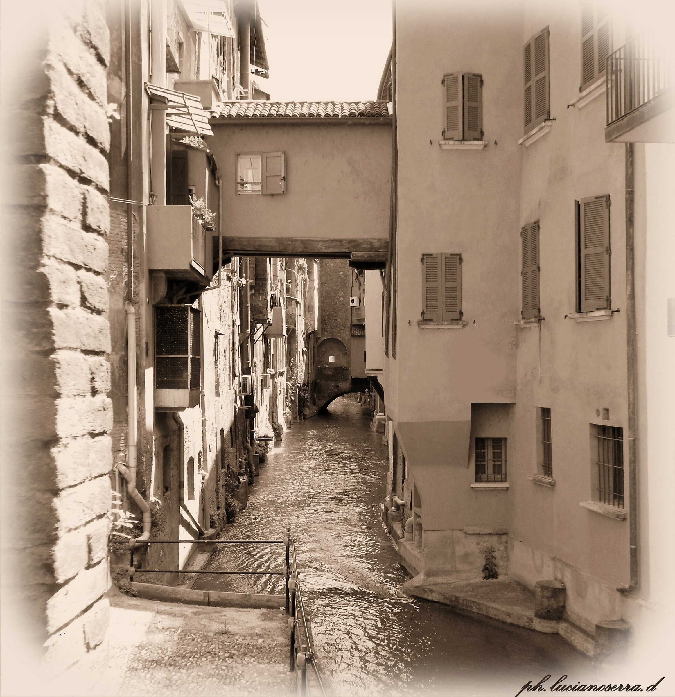 Canale delle Moline in centro a Bologna