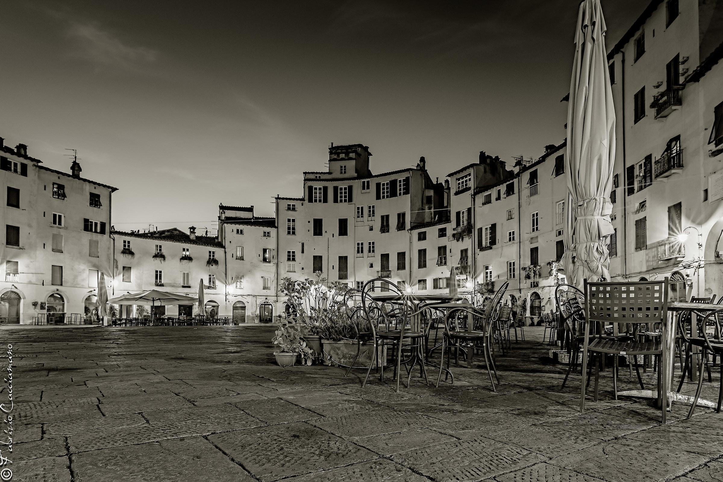 Ora blu in BN Piazza Anfiteatro