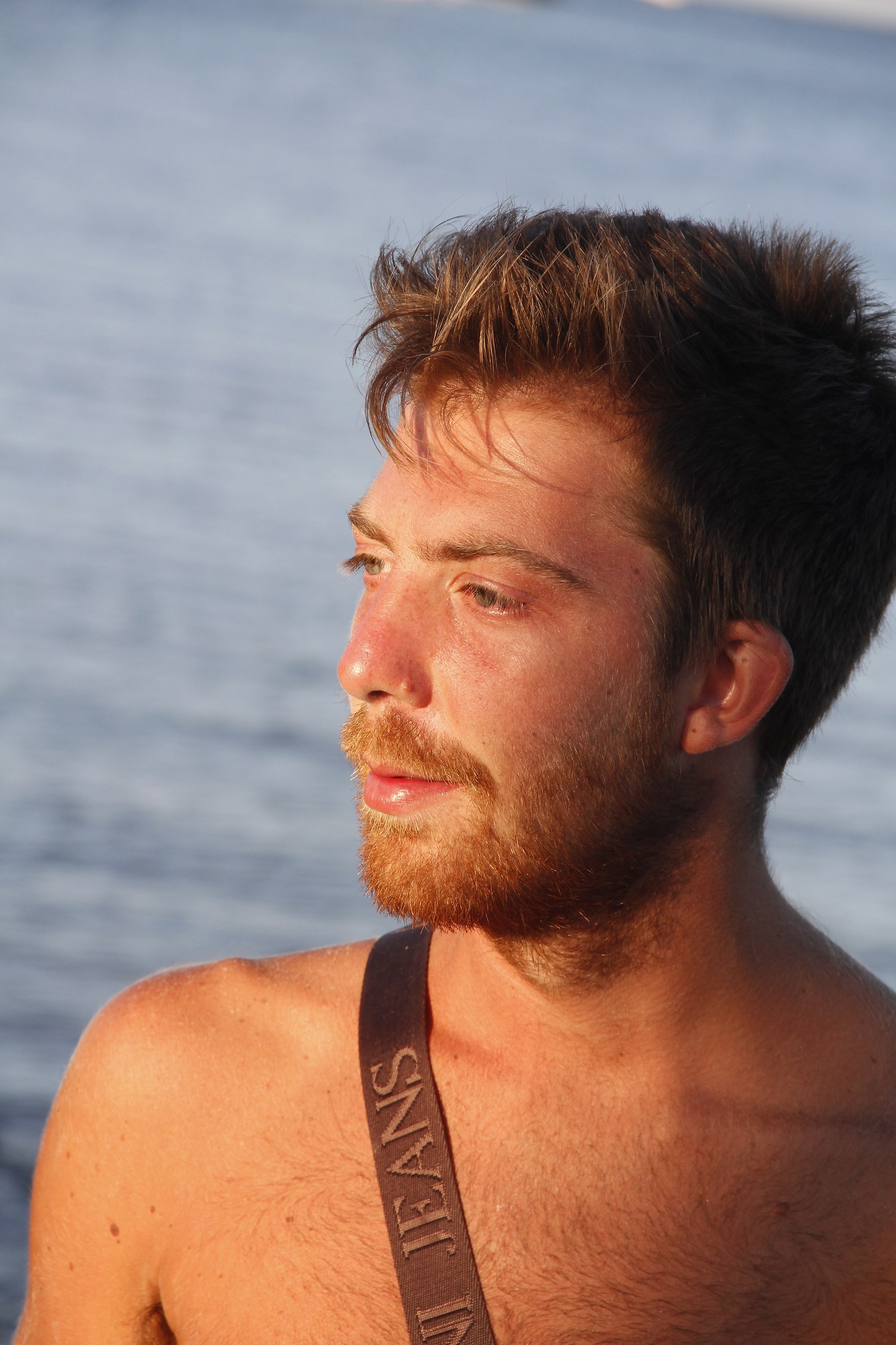 Un volto strinato dal tramonto