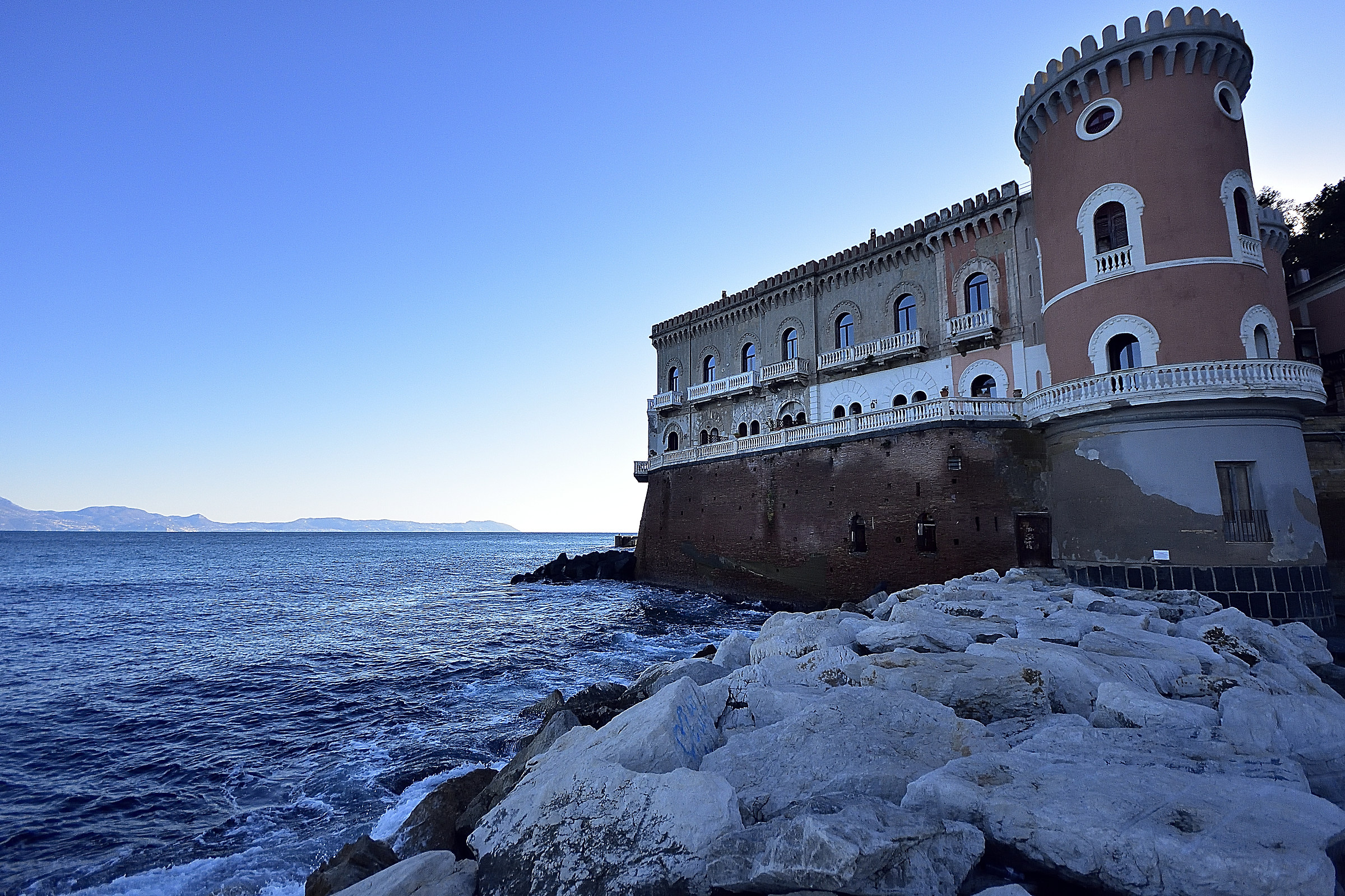 Giuseppone a sea - Castle