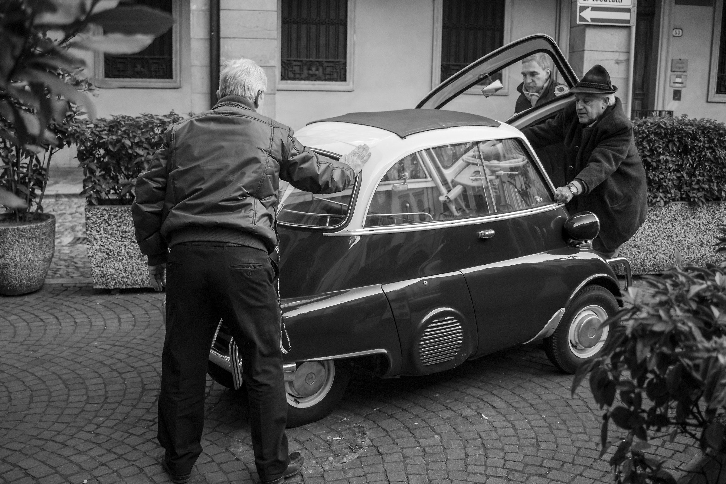 C'e' da  spostare una macchina, e' un diesel.(F....