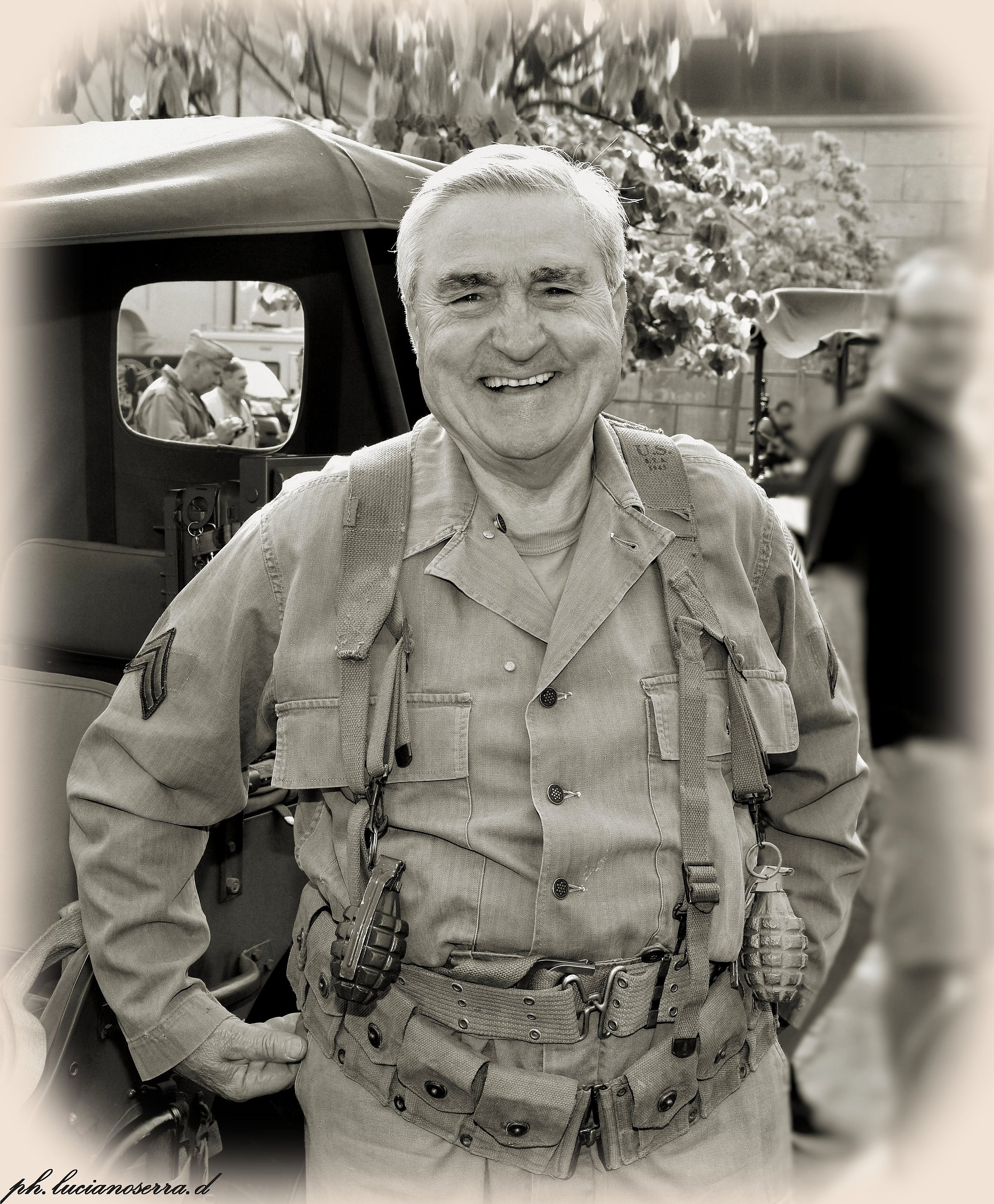 Figurante con divisa militare della II Guerra Mondiale