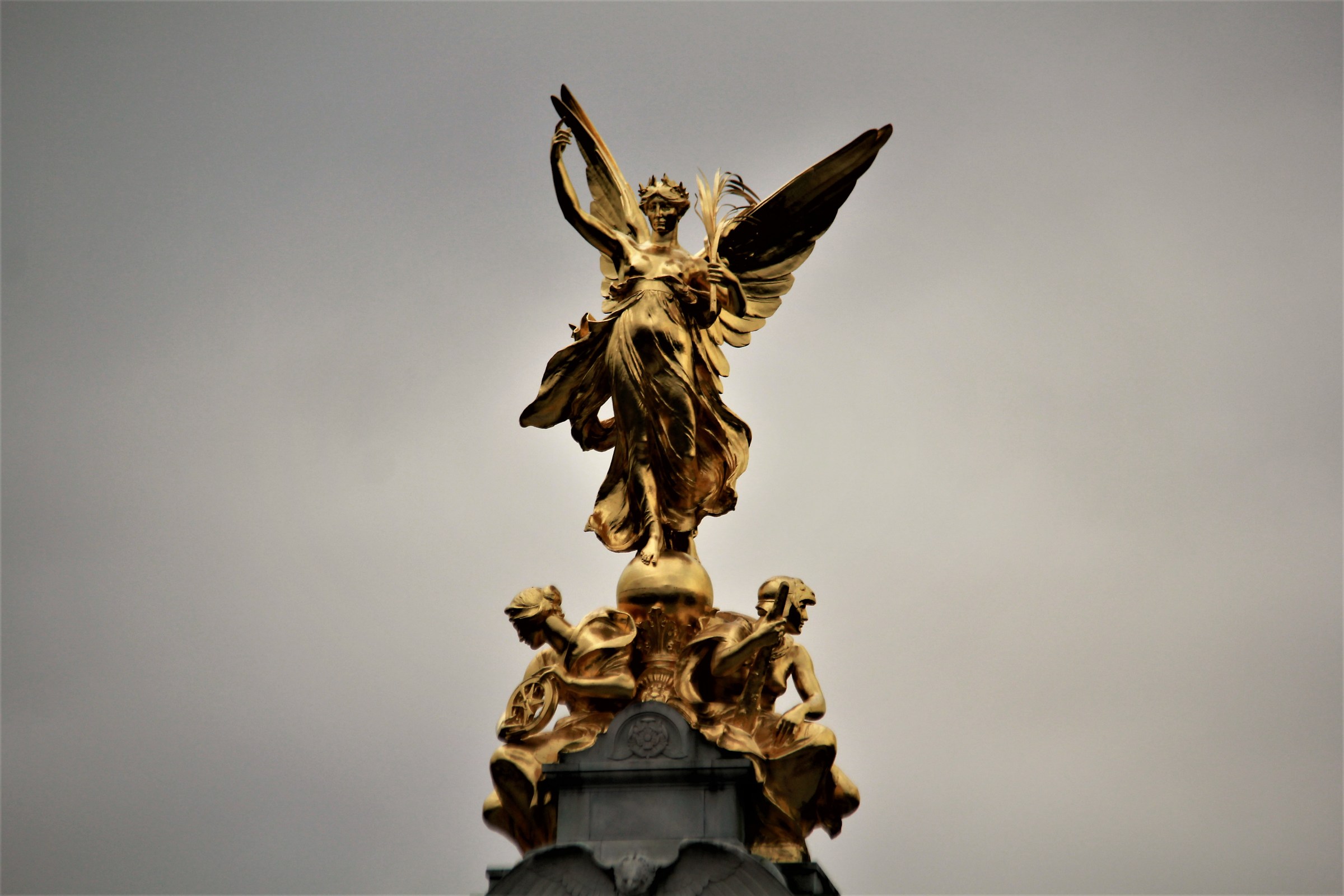 the victory of the queen!