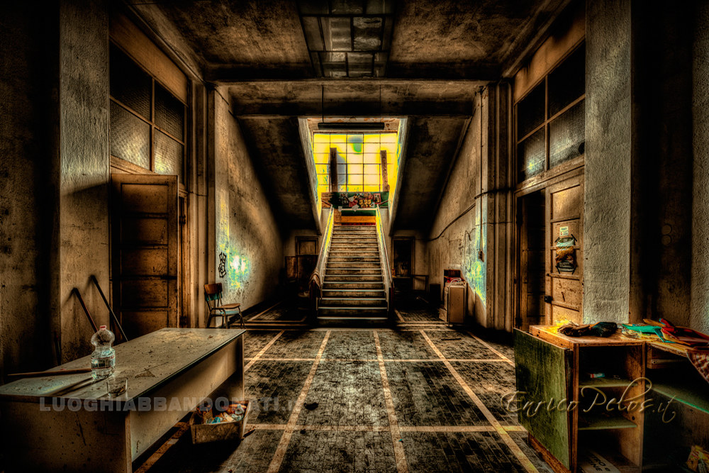 abandoned places dark atmosphere