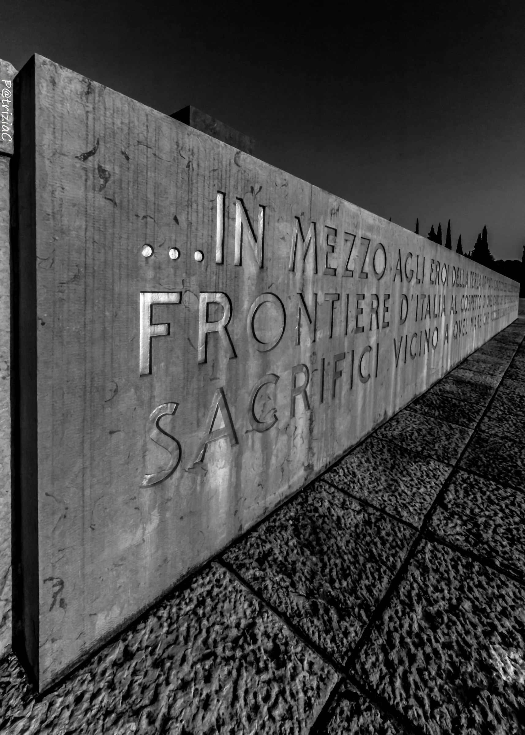 ... presente ... (2)