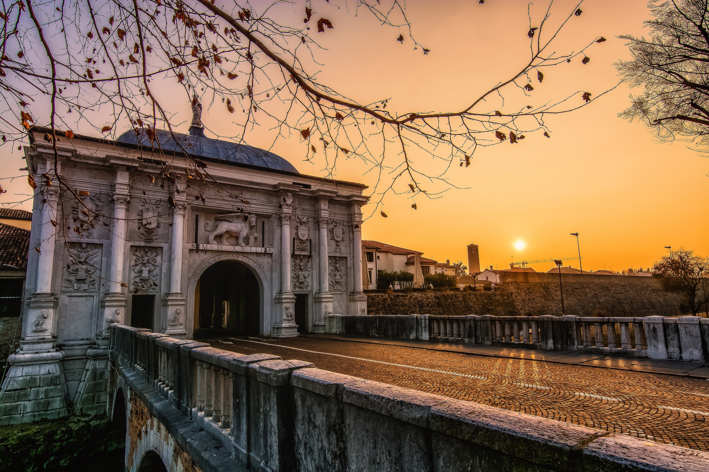 Porta San Tomaso at sunset
