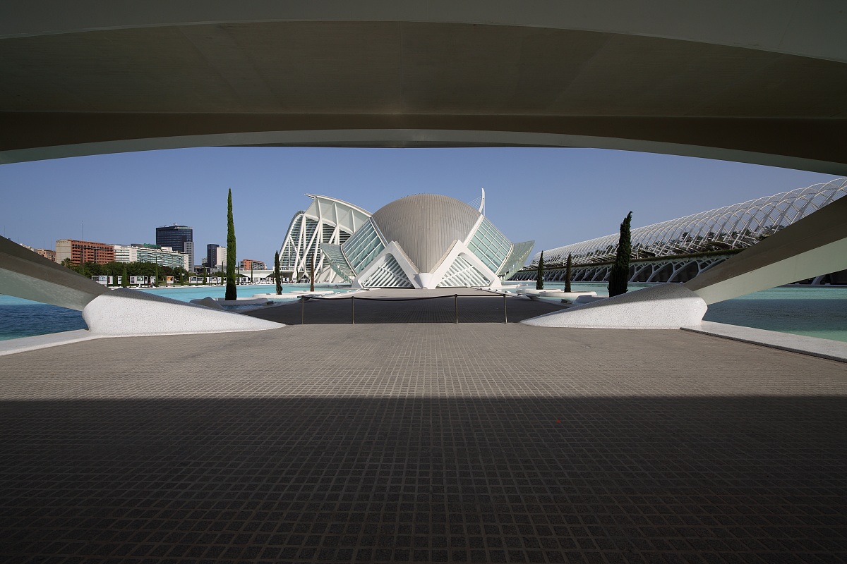 Hemisferic - Cinema and Planetarium - Santiago Calatrava