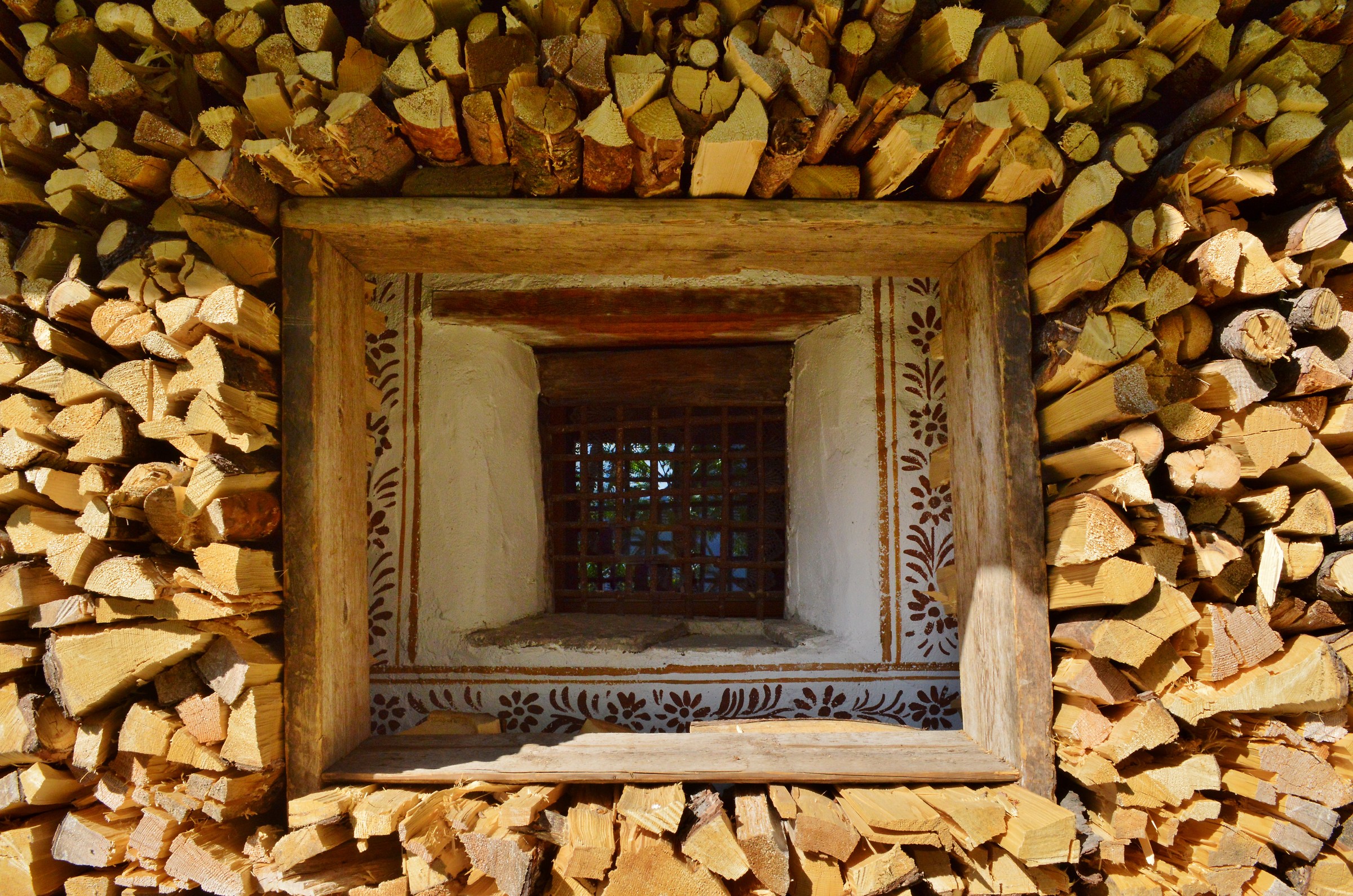 una finestra di legna