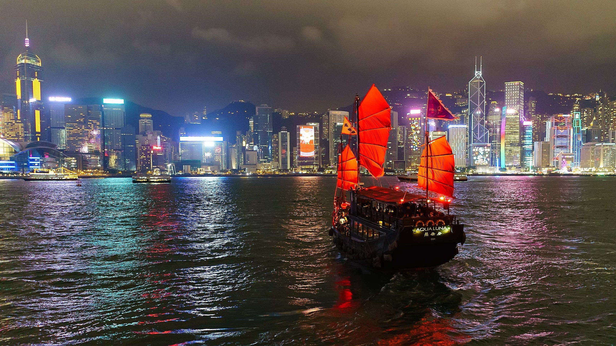 Hong Kong Harbour con barca