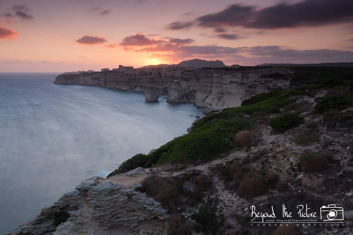 Tramonto su Bonifacio e le sue falesie