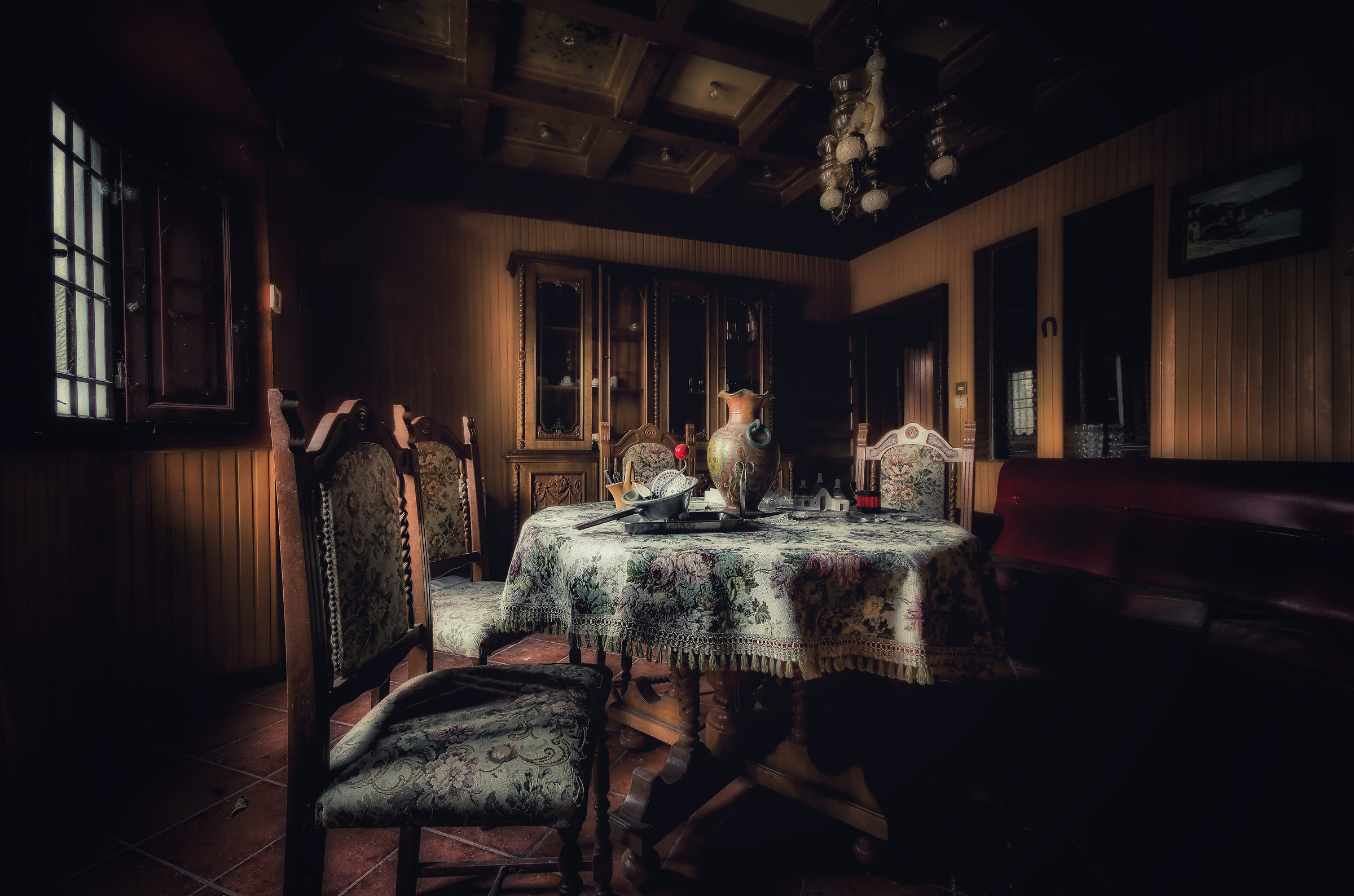 The living room of the abandoned Black Knight ....