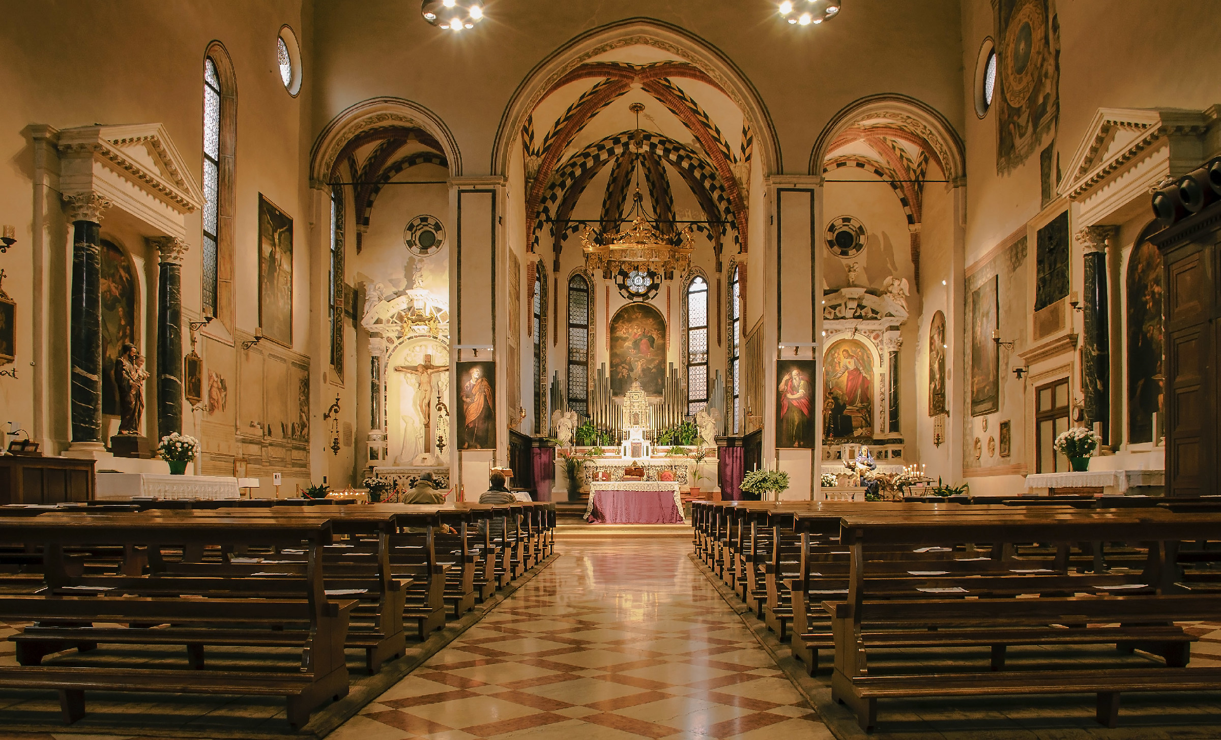 Chiesa di S. Maria dei Servi a Padova. Interno