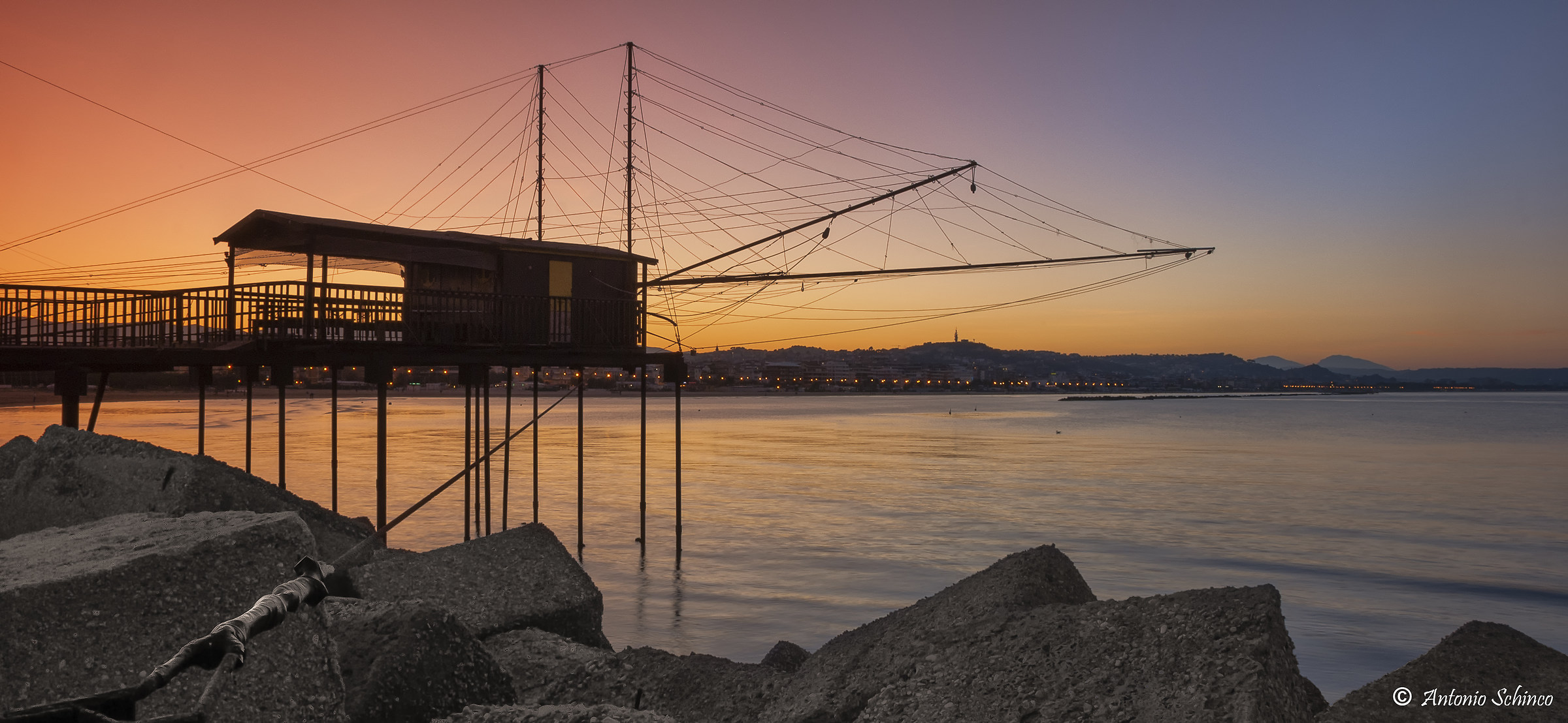 Un Trabocco Alle Luci Di Un Tramonto