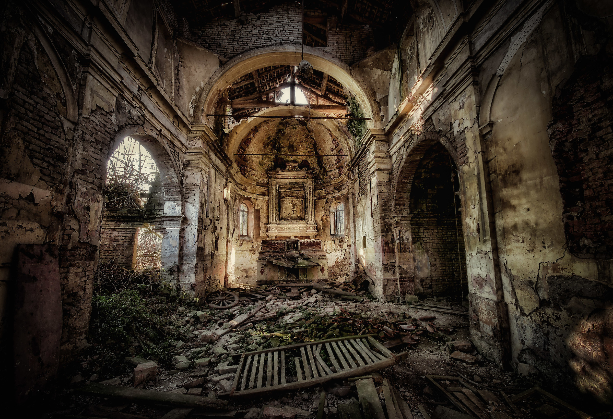 Imminent collapse ... church Rb