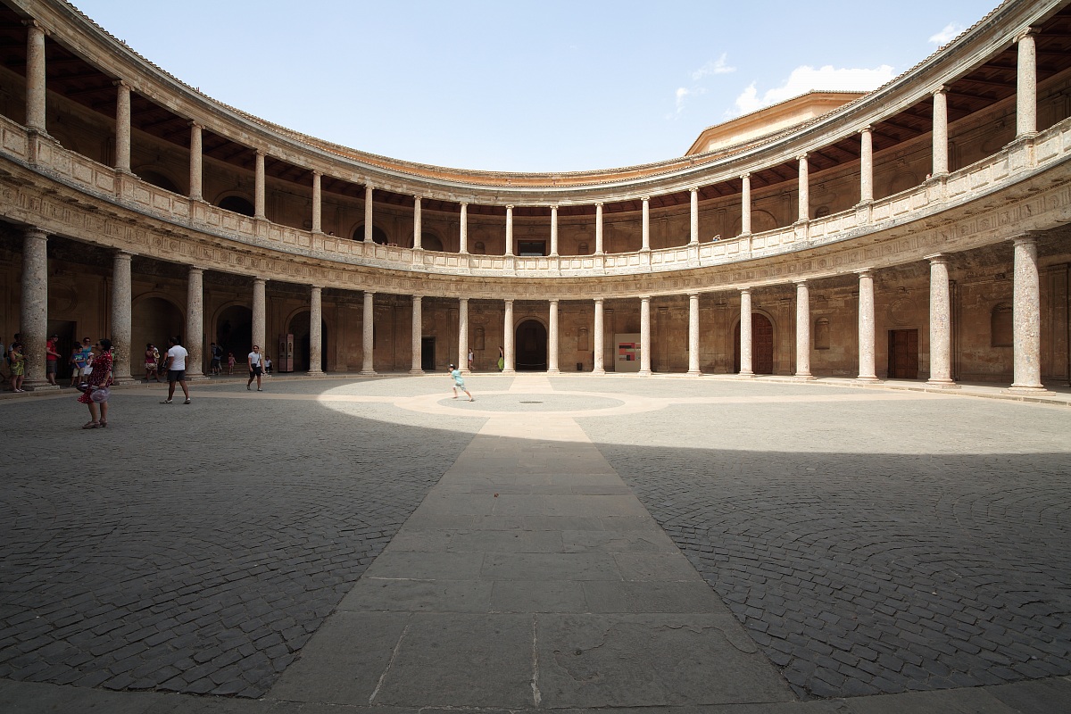 Palace of Charles V - courtyard with colonnade - Alambra v1