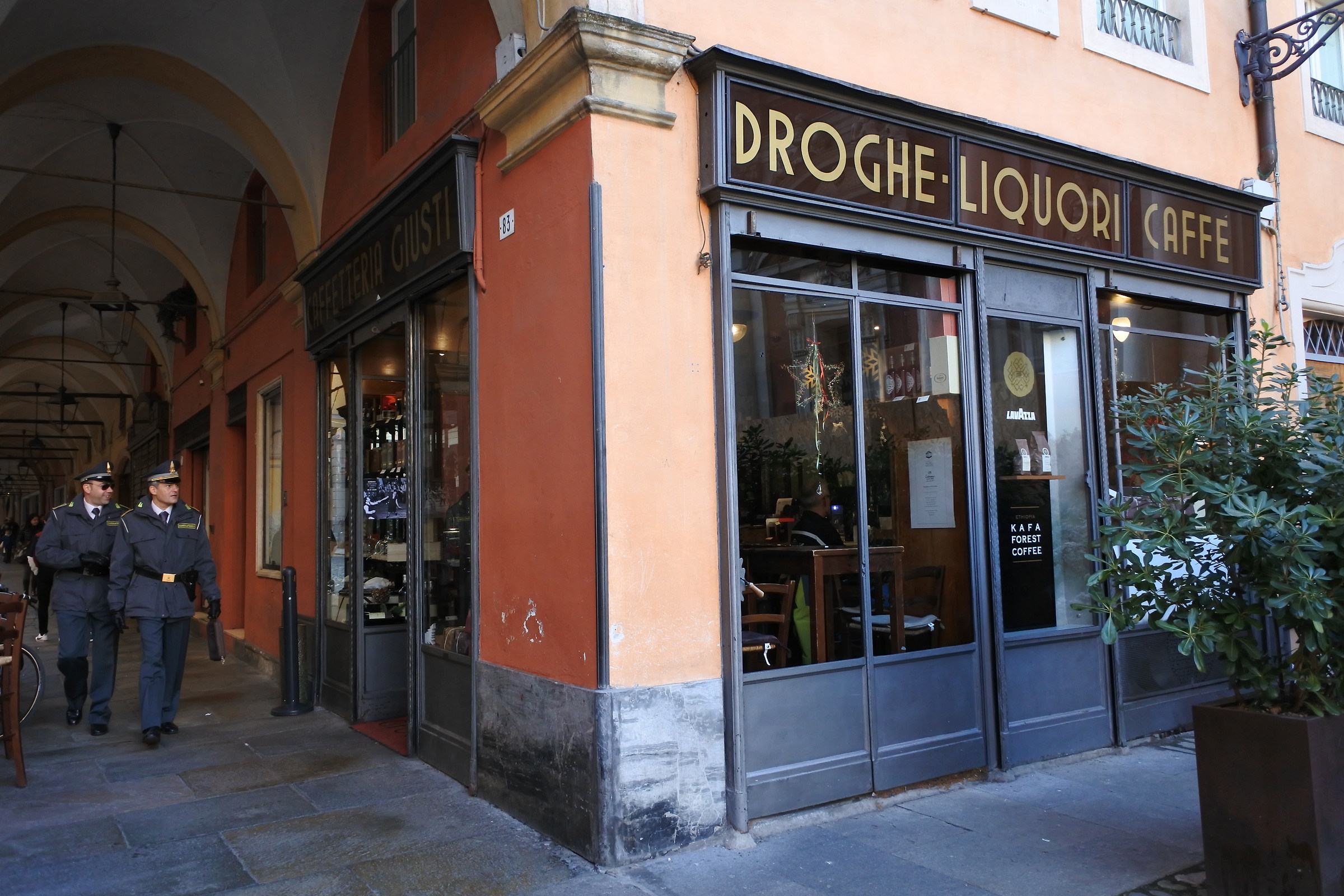 Arriva la Finanza...