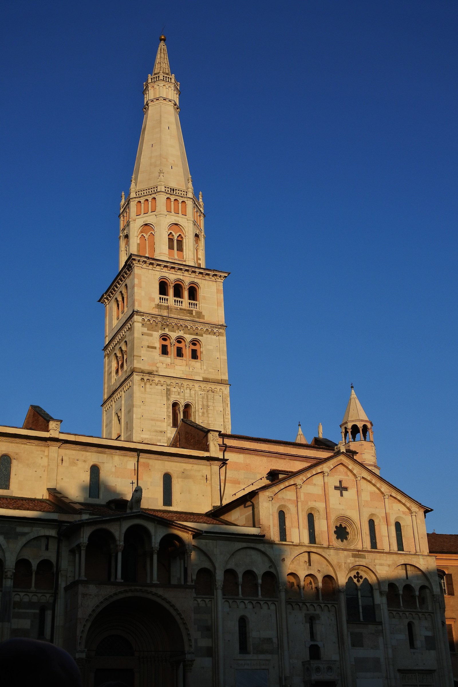 Ghirlandina al tramonto