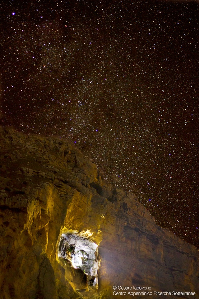 Grotta del Cavallone di notte