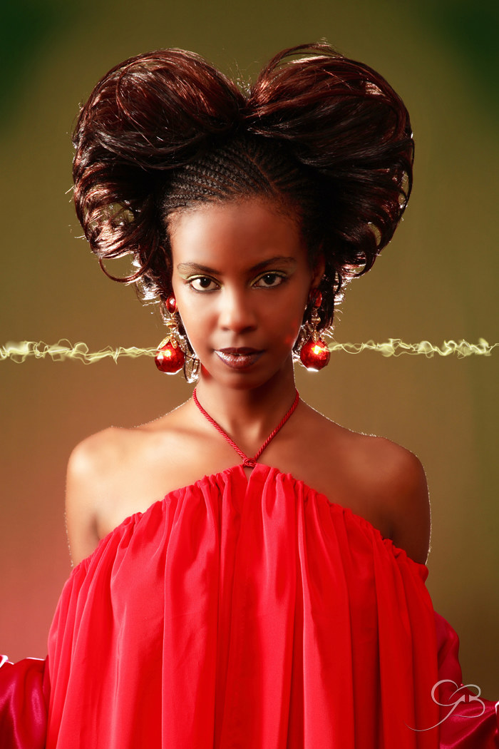 Sorcière aux boucles d'oreilles flamboyants