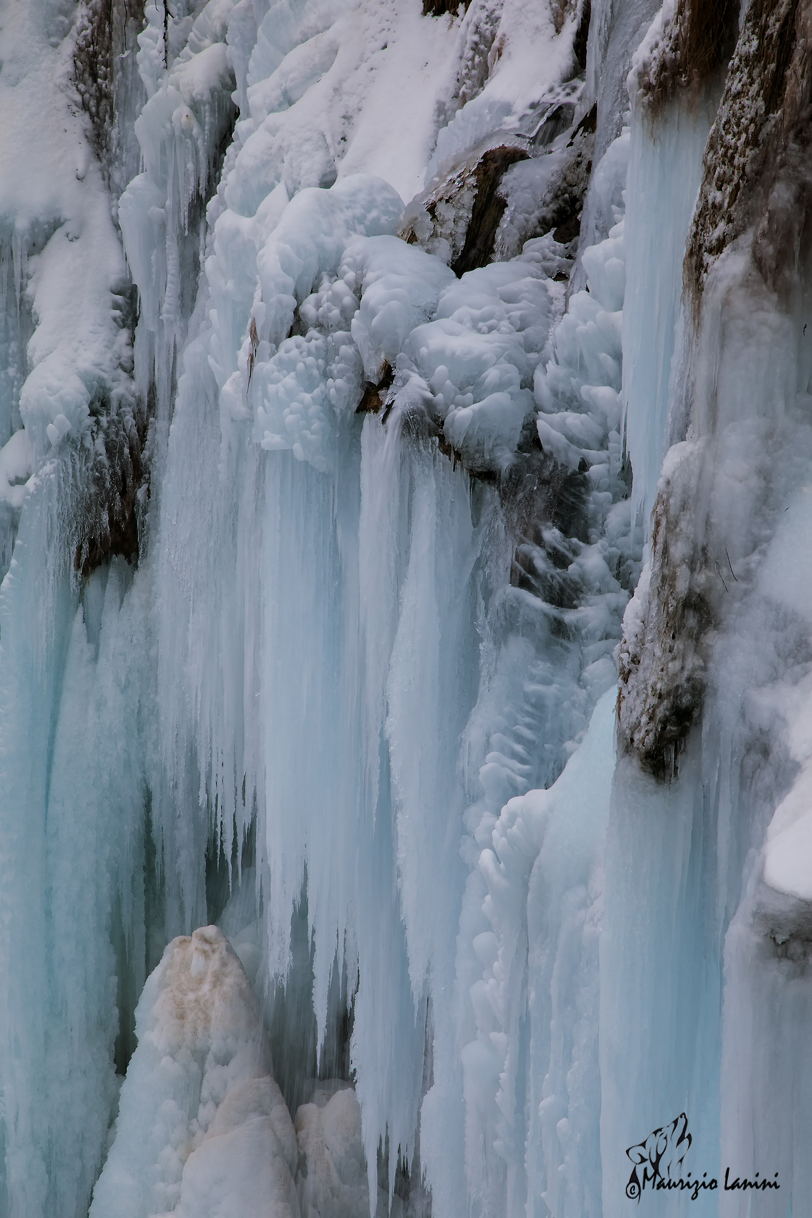Stalactites of ice