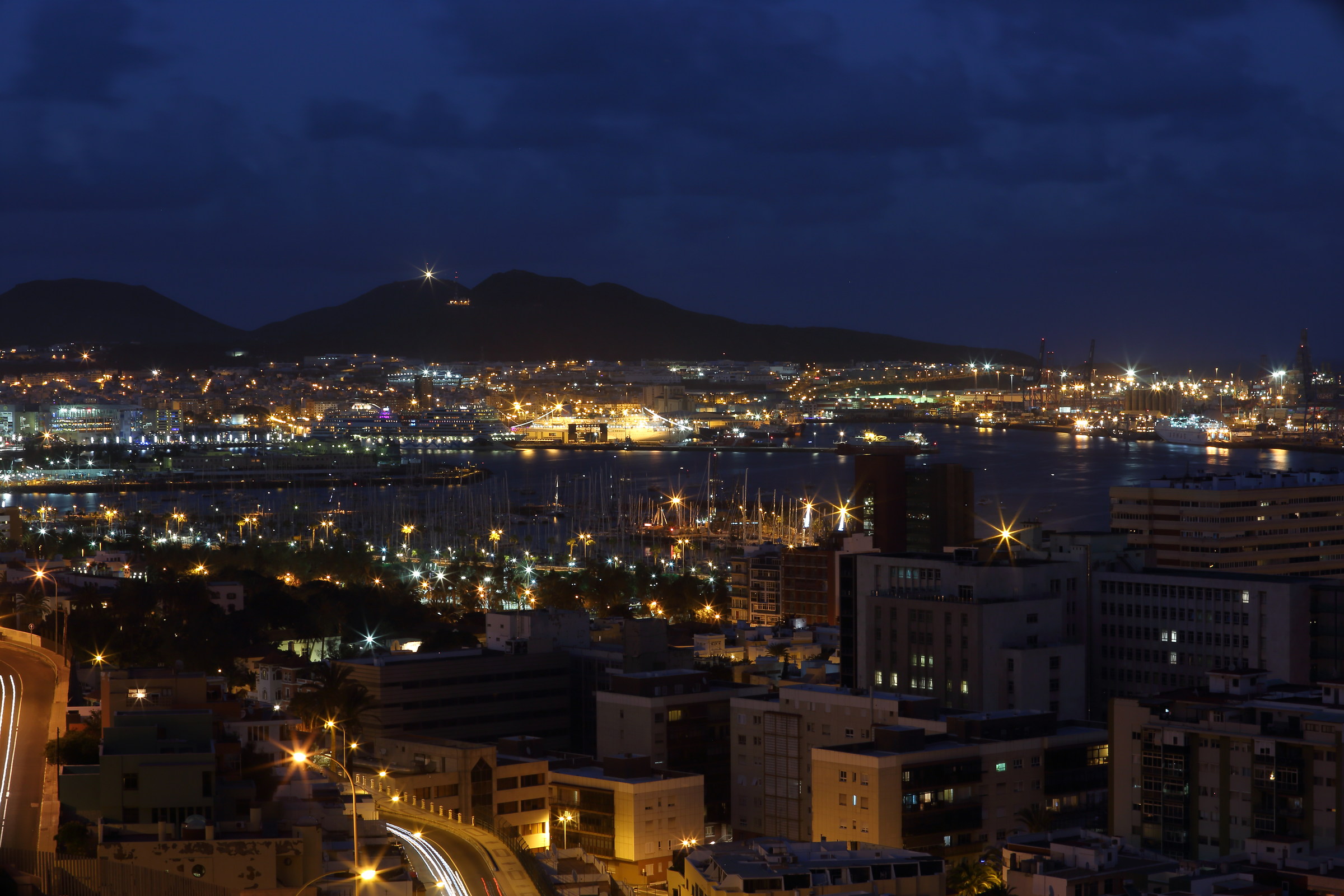 Il porto in notturna