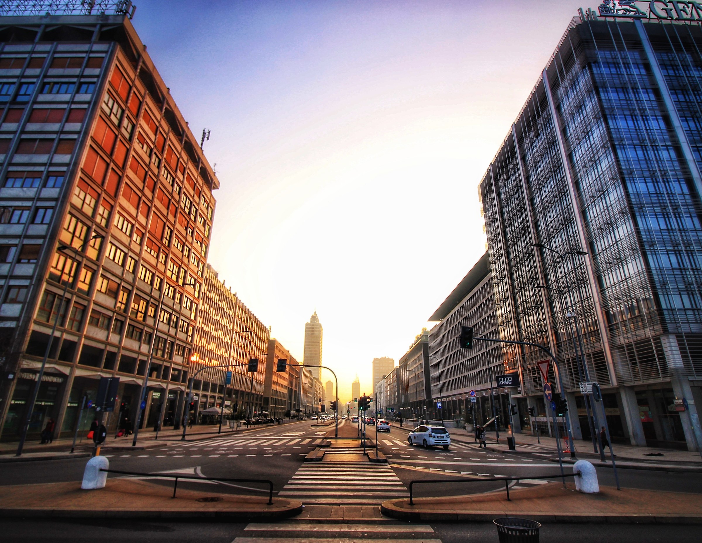 Via Vittor Pisani, Milan