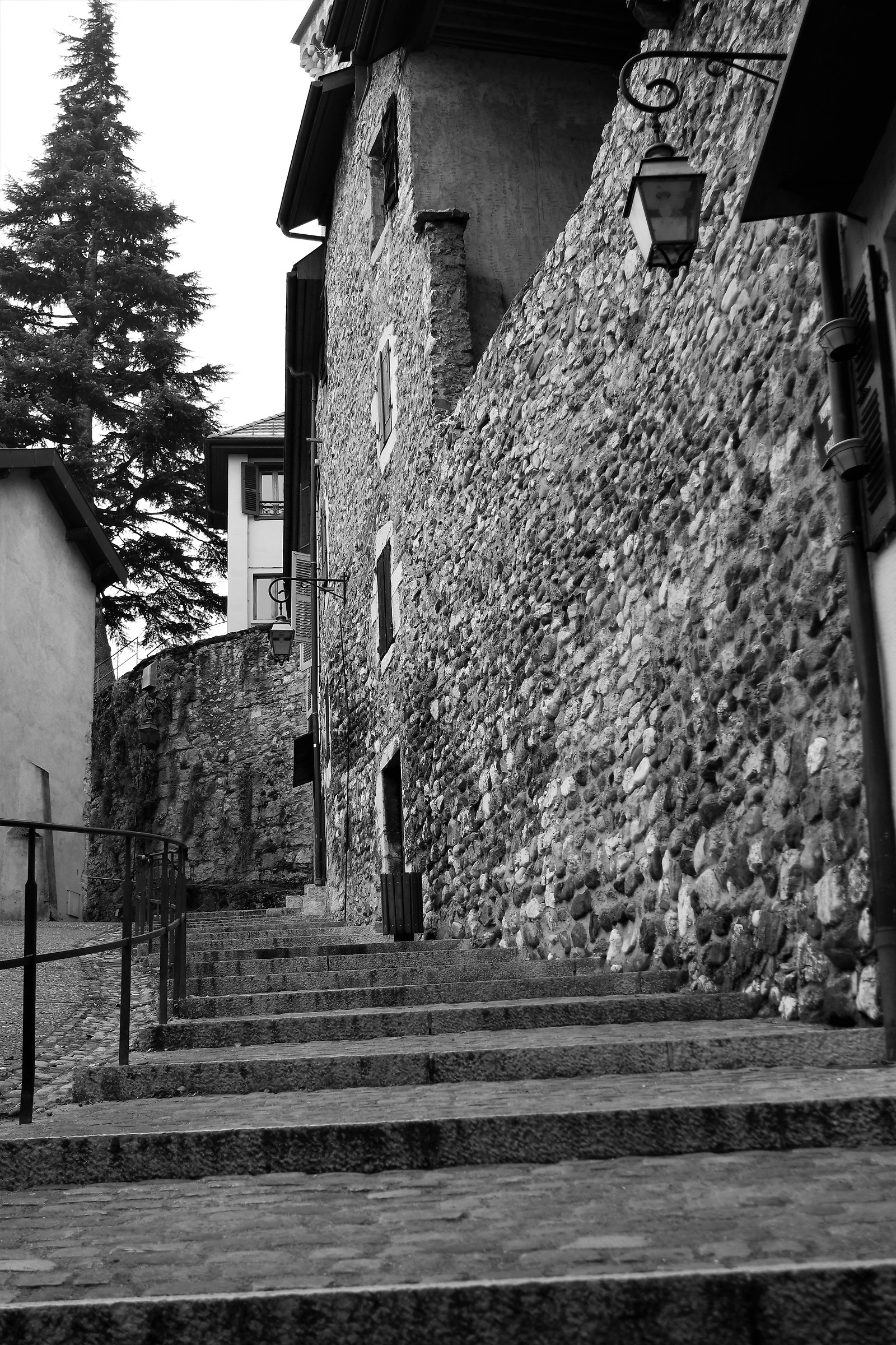 La salita verso il castello