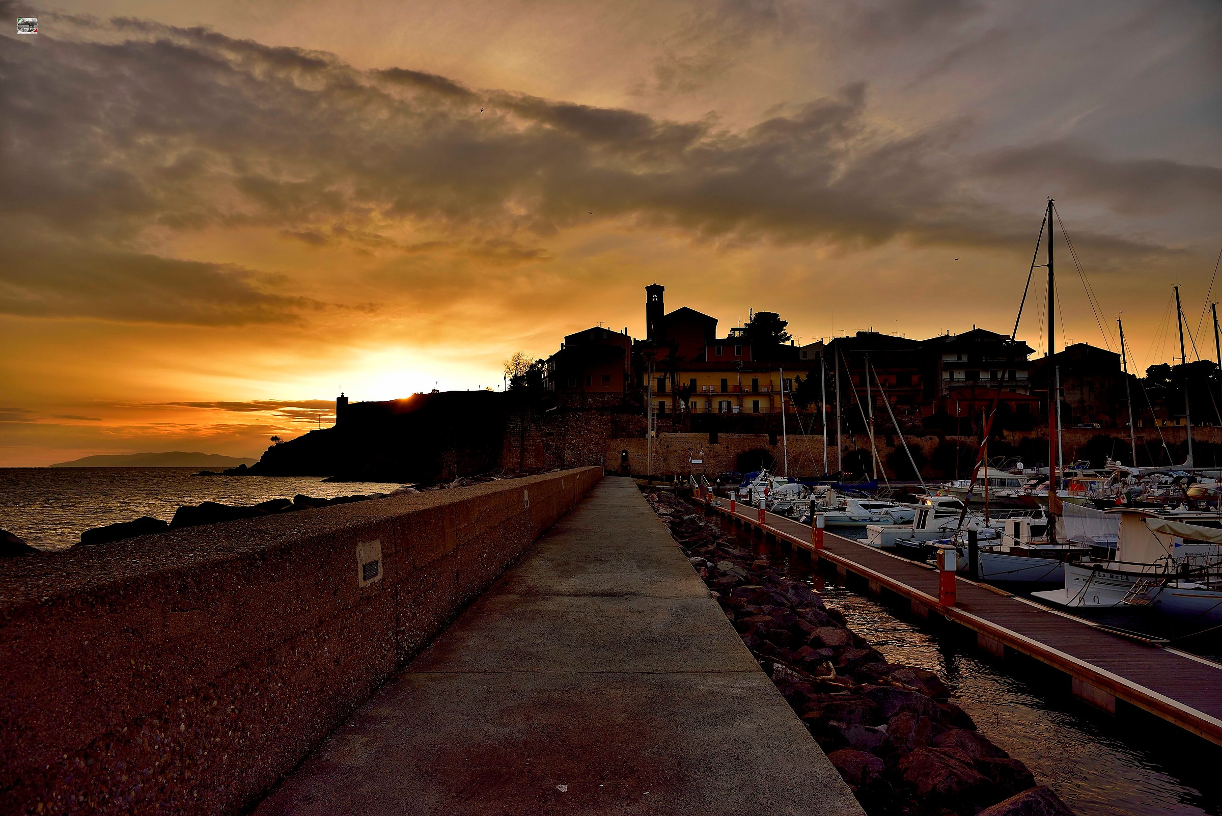 Talamone al tramonto