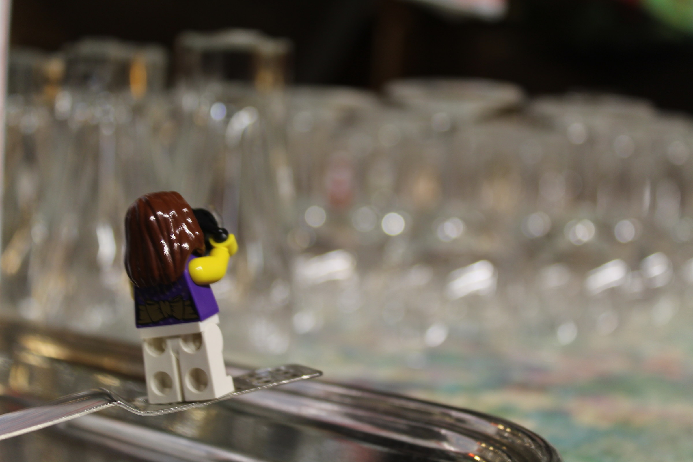 Piccola fotografa in bilico