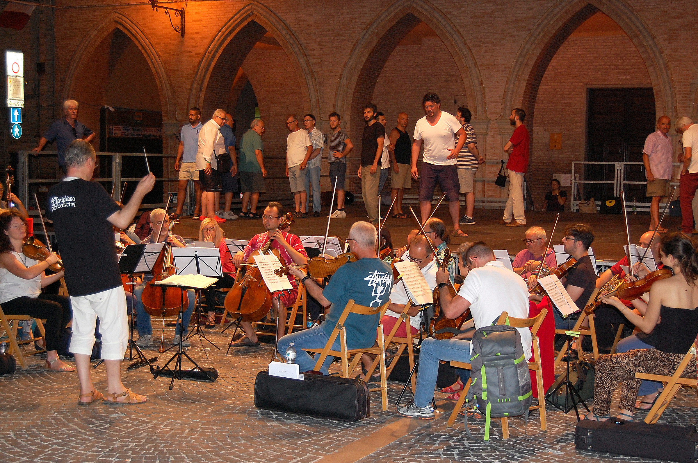 Ostra (Marche): evidence of Rigoletto in Martyrs' Square