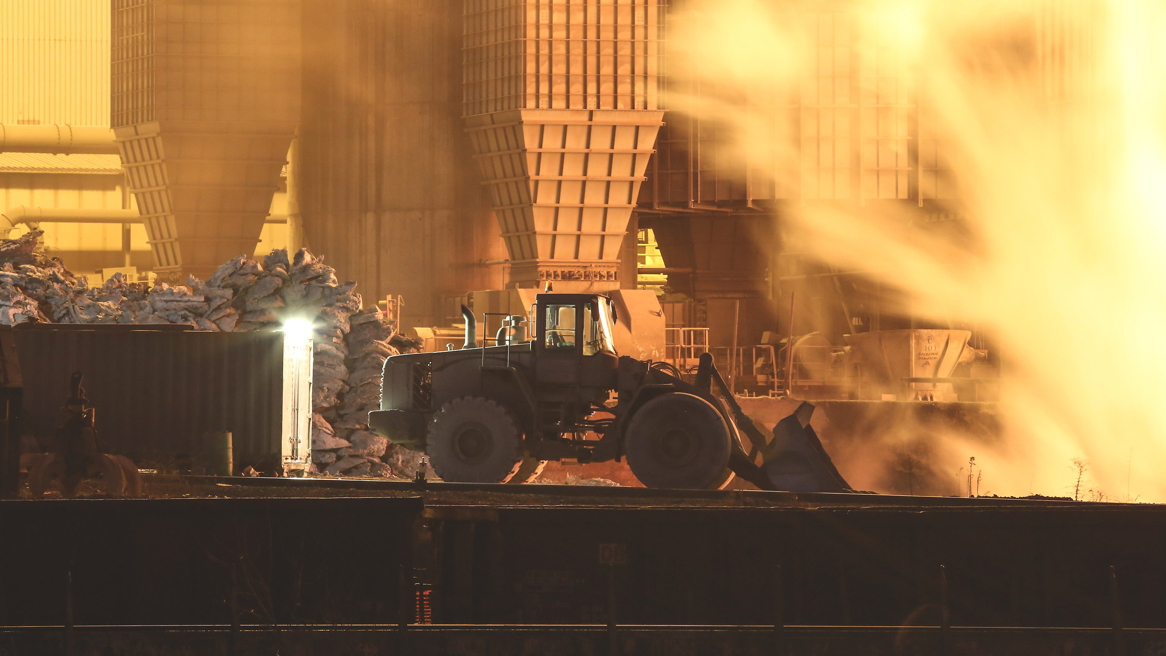 casting of hot slag in steel mill