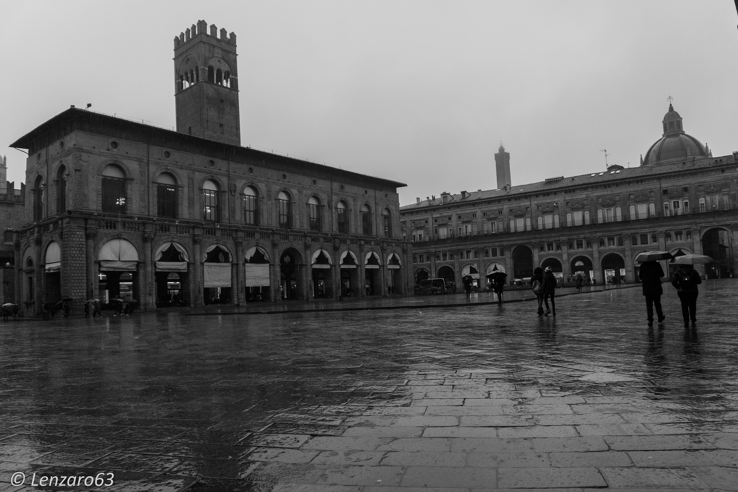 Piazza Maggiore.... piove