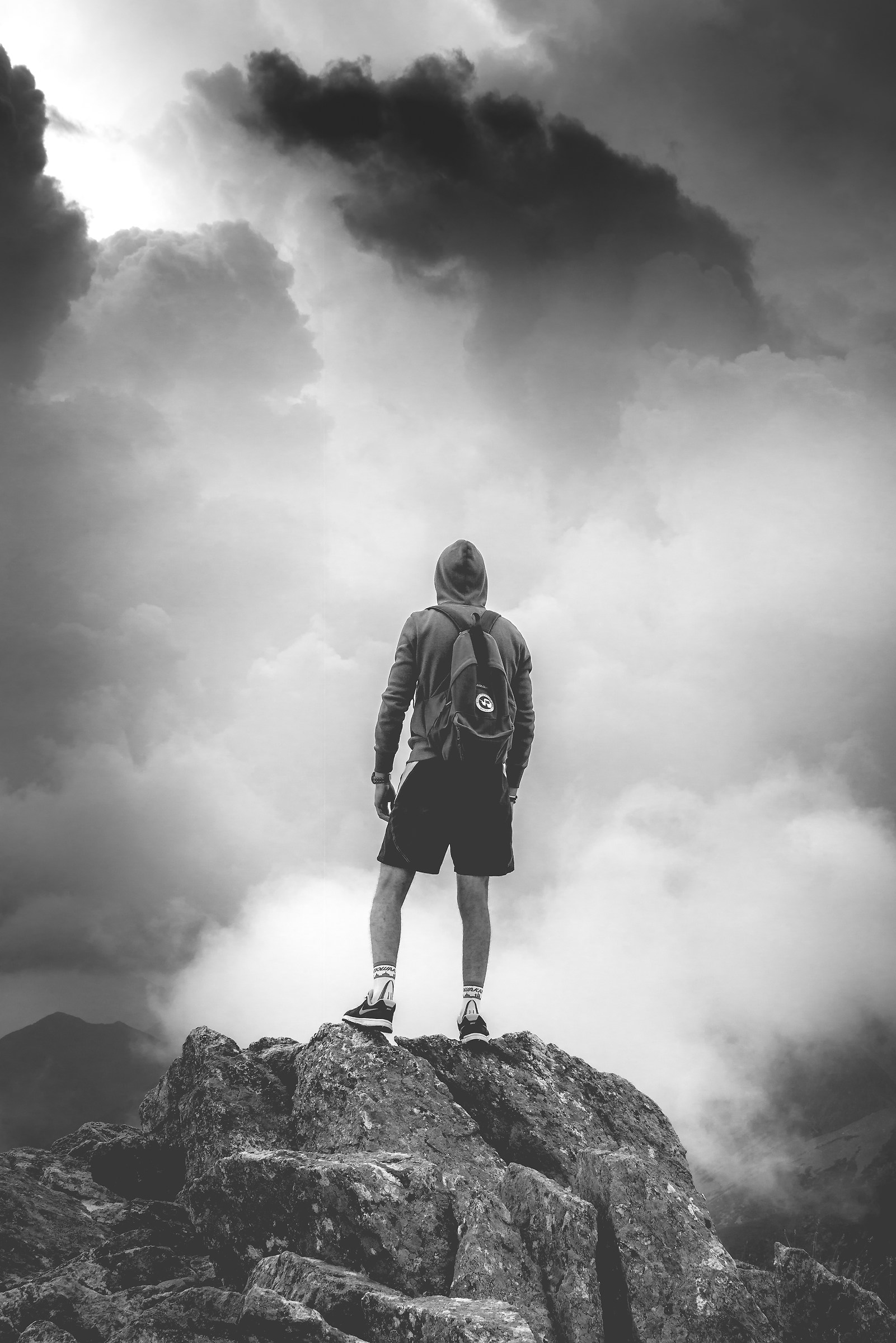 quandouominiemontagnesiincontranograndicoseaccadono